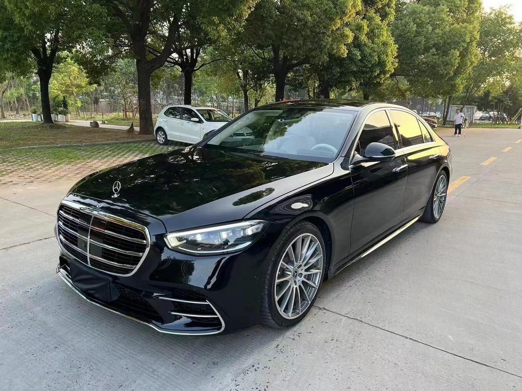 新到22年奔驰s450024matic,20寸多幅轮毂,抬头显示,后轮转向系统,全