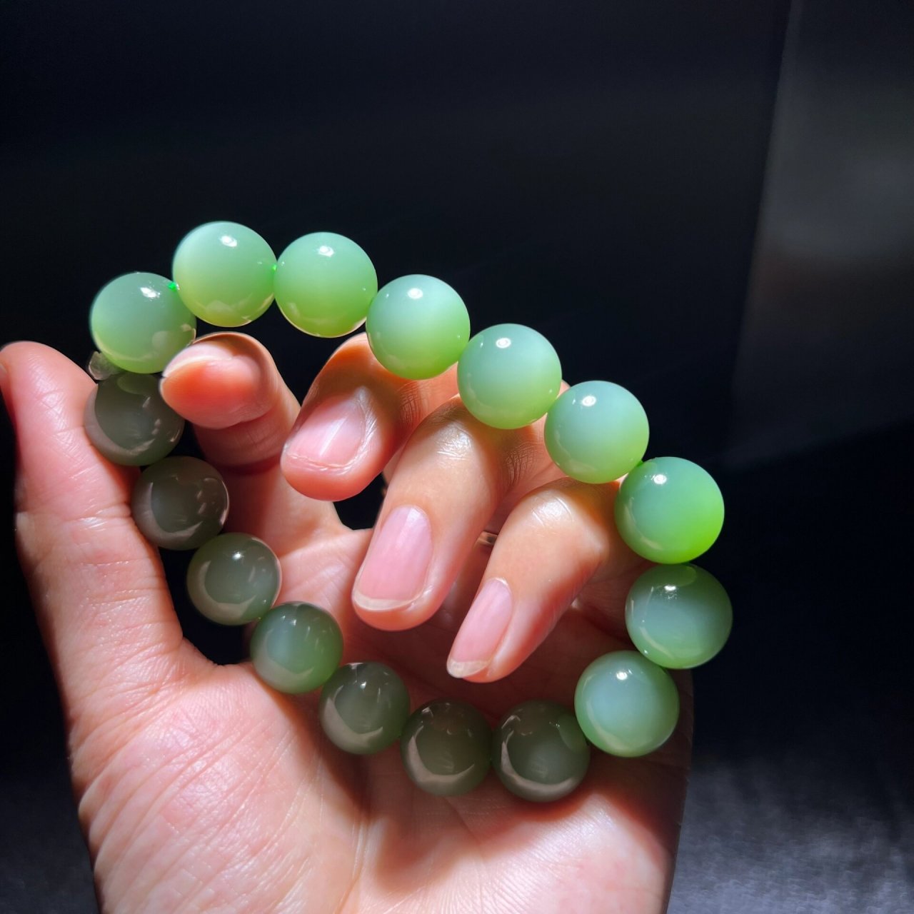 俄料碧玉粉青猫眼13mm 美到极致 据说"粉青玉"的这个名宇,是玩玉的人