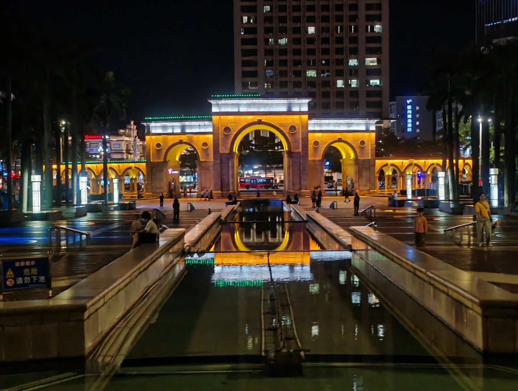 广东茂名市茂南区人民广场夜景
