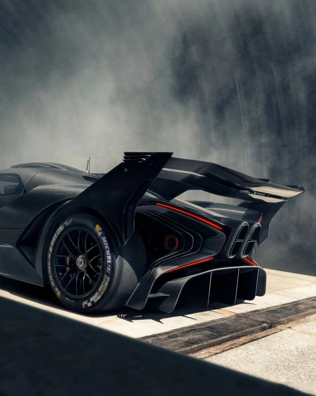 布加迪bolide  全球限量40台,售价400万欧元,将于2024年初交付客户.