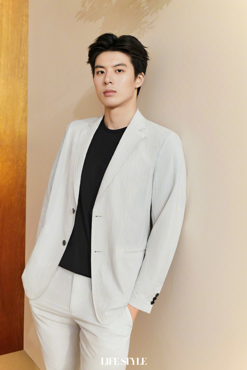 张翼祥体育明星专题大片#   生活中的他,可爱开朗,阳光率真,简洁松弛