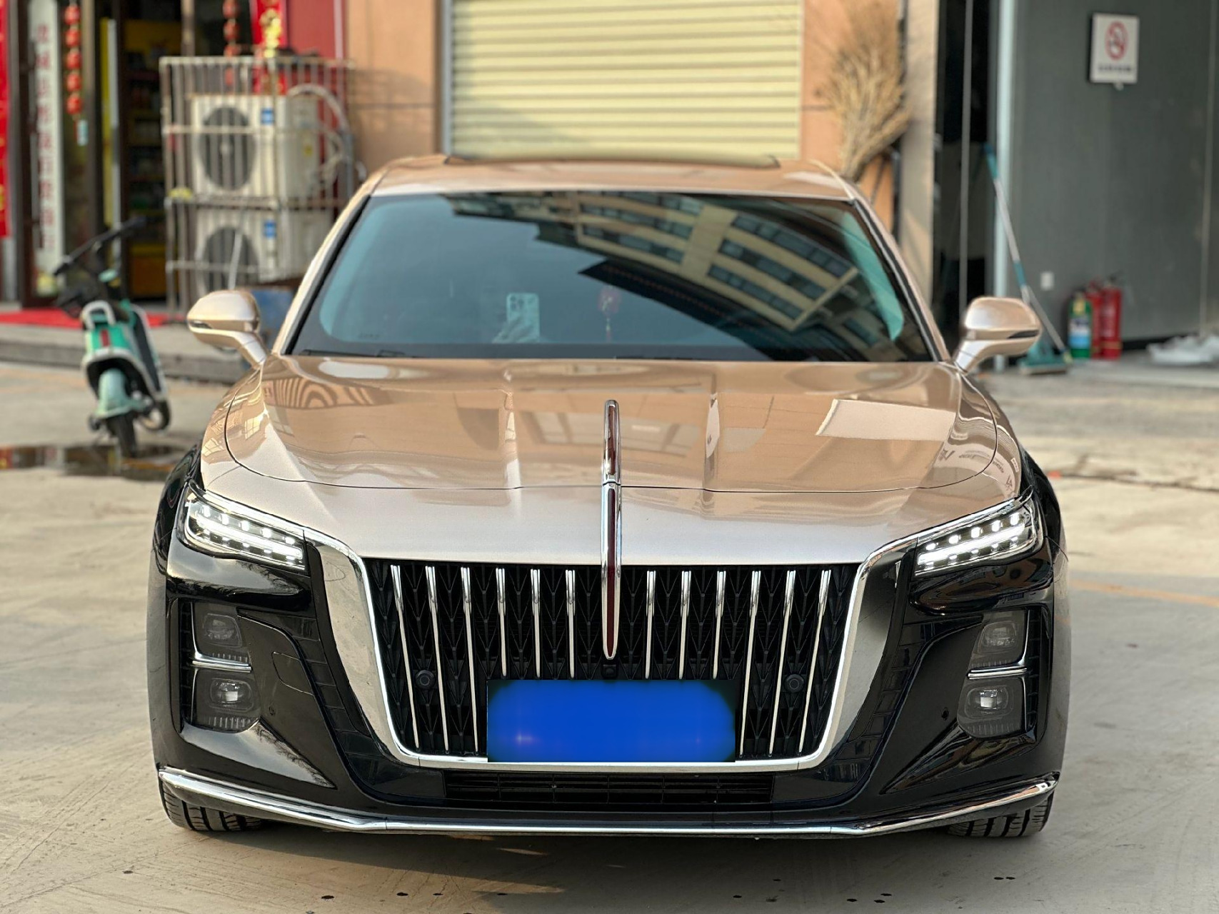 红旗h5 国货之光 超亮金属香槟金和pet亮黑上下双拼改色贴膜