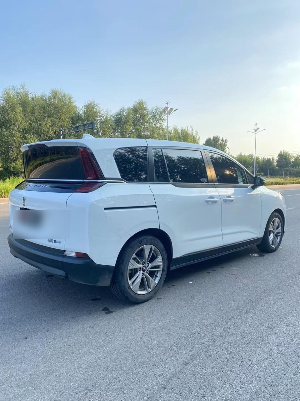 23年一汽奔腾nat e05 纯电车新能源 mpv,续航425公里,电池组质保八年