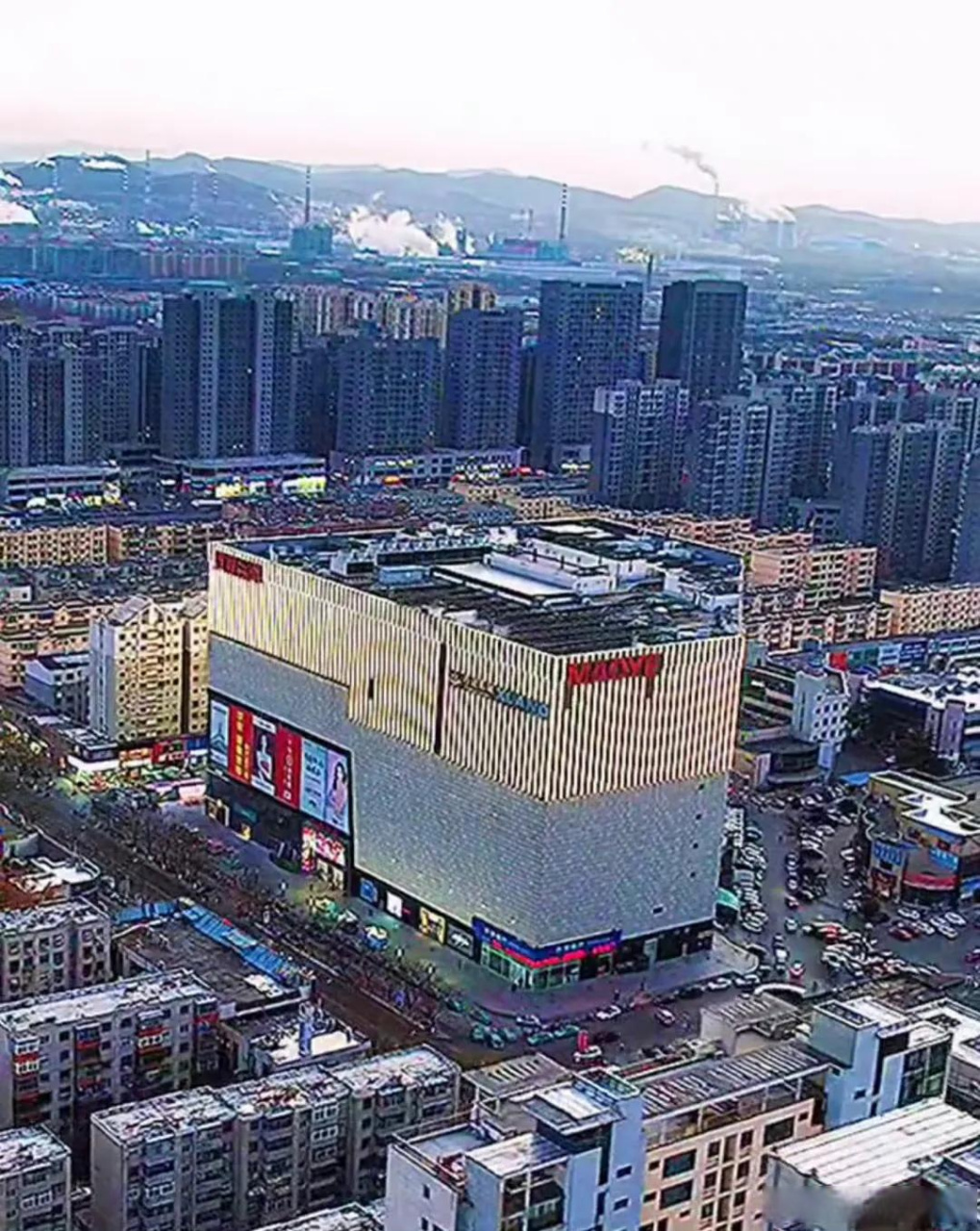 这是淄博临淄最大的商场-茂业时代广场,也是临淄的地标建筑!