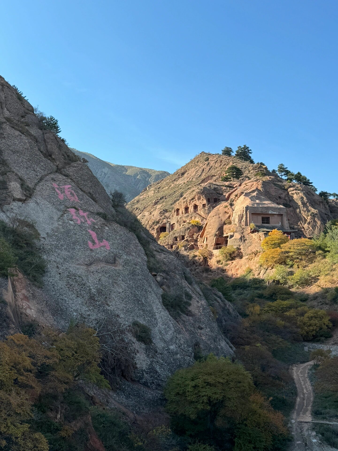 宁夏固原须弥山石窟攻略及避坑指南 须弥山石窟位于宁夏固原市原州区