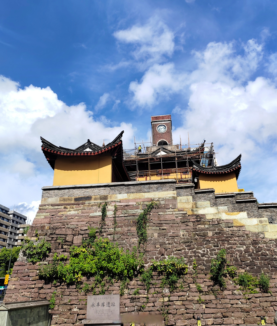 【宁波鼓楼城墙开始修缮】#宁波新闻##连通区县#鼓楼是宁波历史上正式