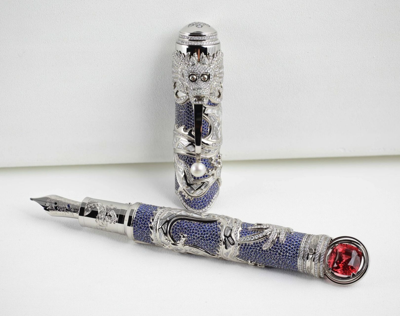 万宝龙全球限量1件(千万级) 康熙限量1 长城限量1 泰姬陵限量1 都是