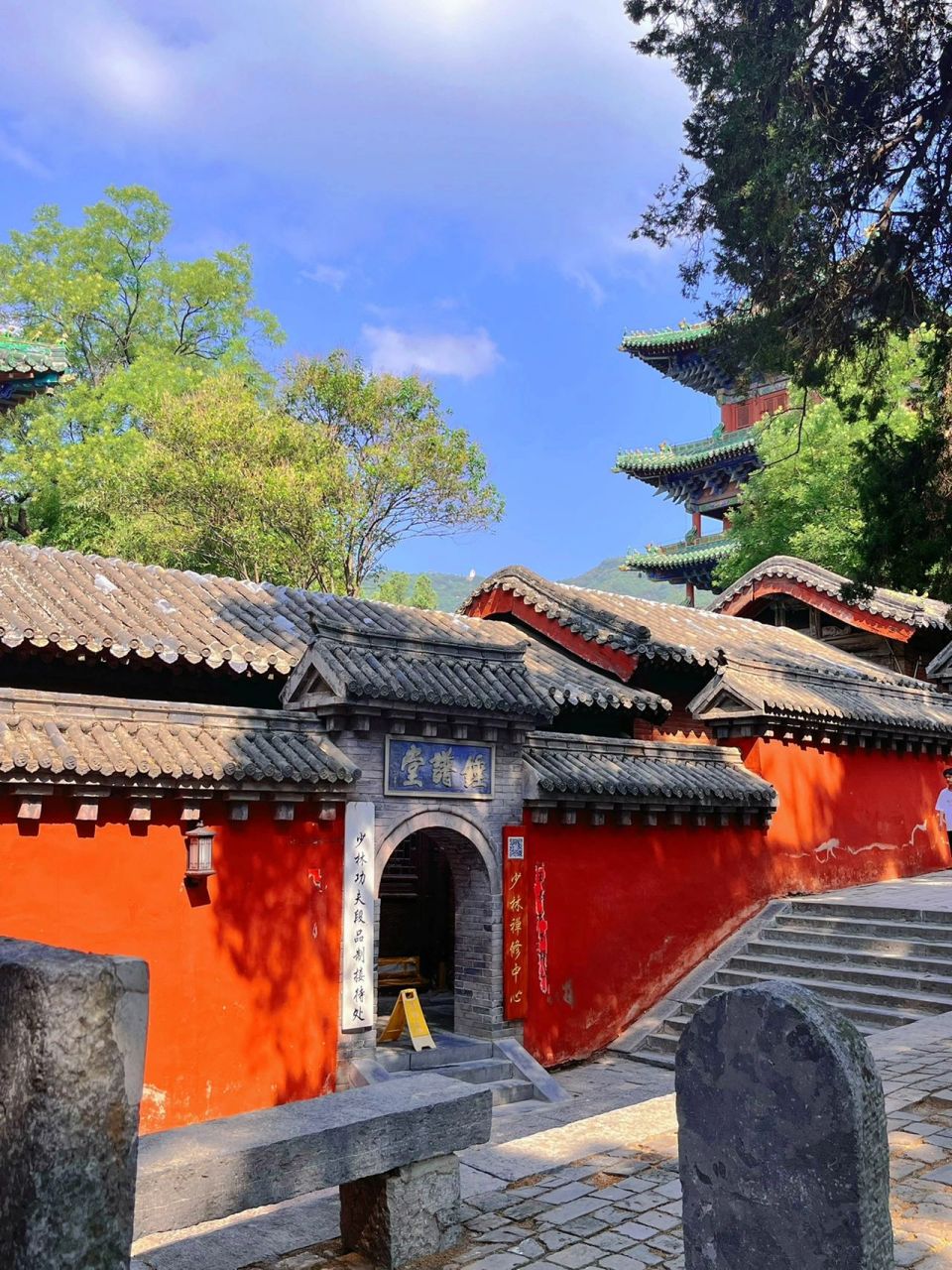 99河南省郑州登封市中岳嵩山少林寺 少林寺位于河南郑州登封市嵩山