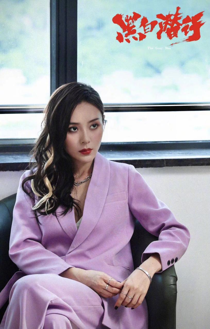 何珮瑜小瑜兒 主演电影黑白潜行 今日上線!