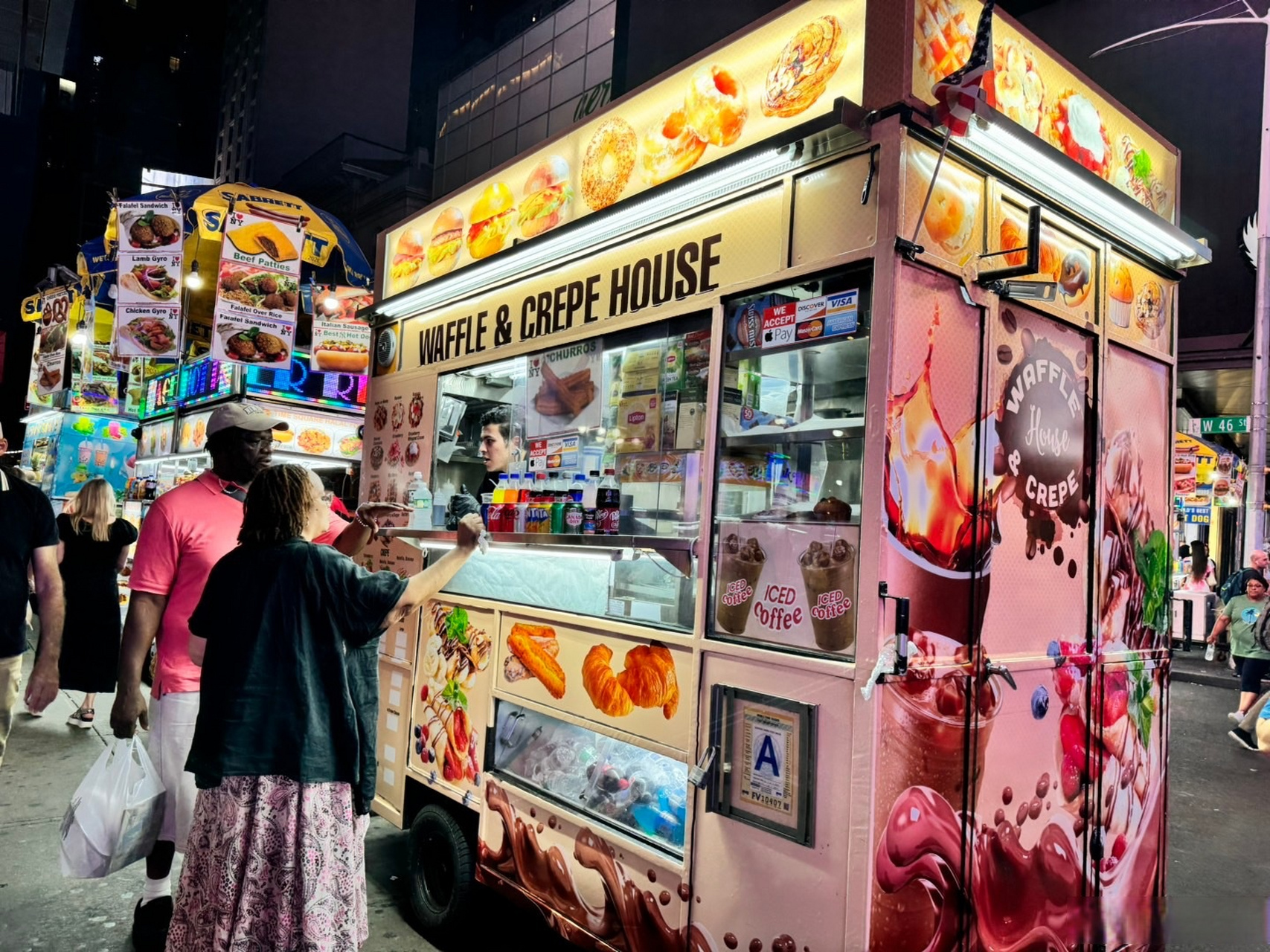 此时的纽约时代广场,好热闹的夜市!