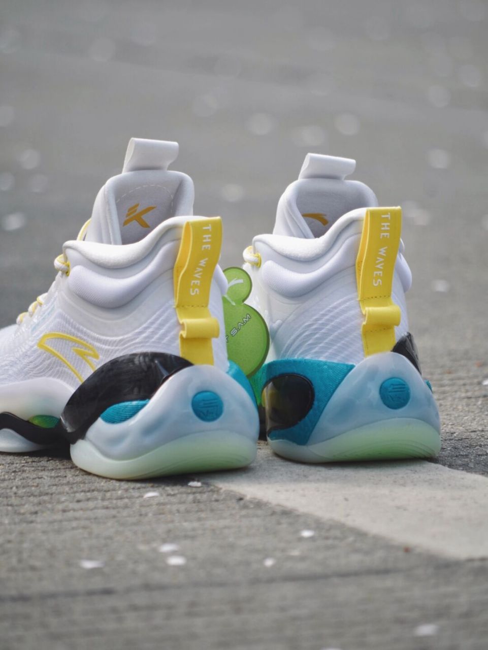 长镜头,国产优秀实战鞋安踏kt7 春天的气息铺满整条路,我赶忙拿出了一