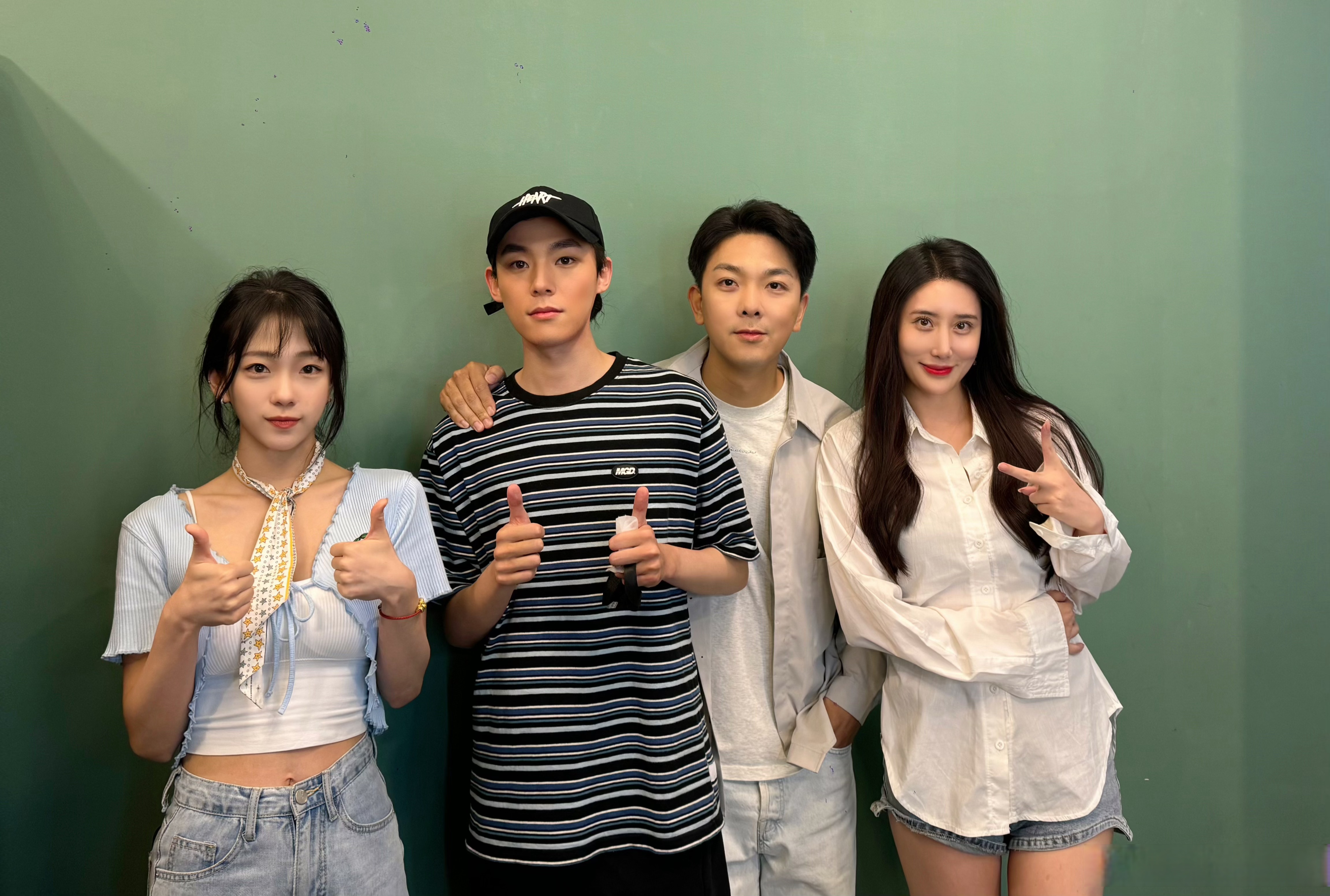 首先特别感谢好朋友查导查文浩的邀请让我能看到《铁流东进》这么好的