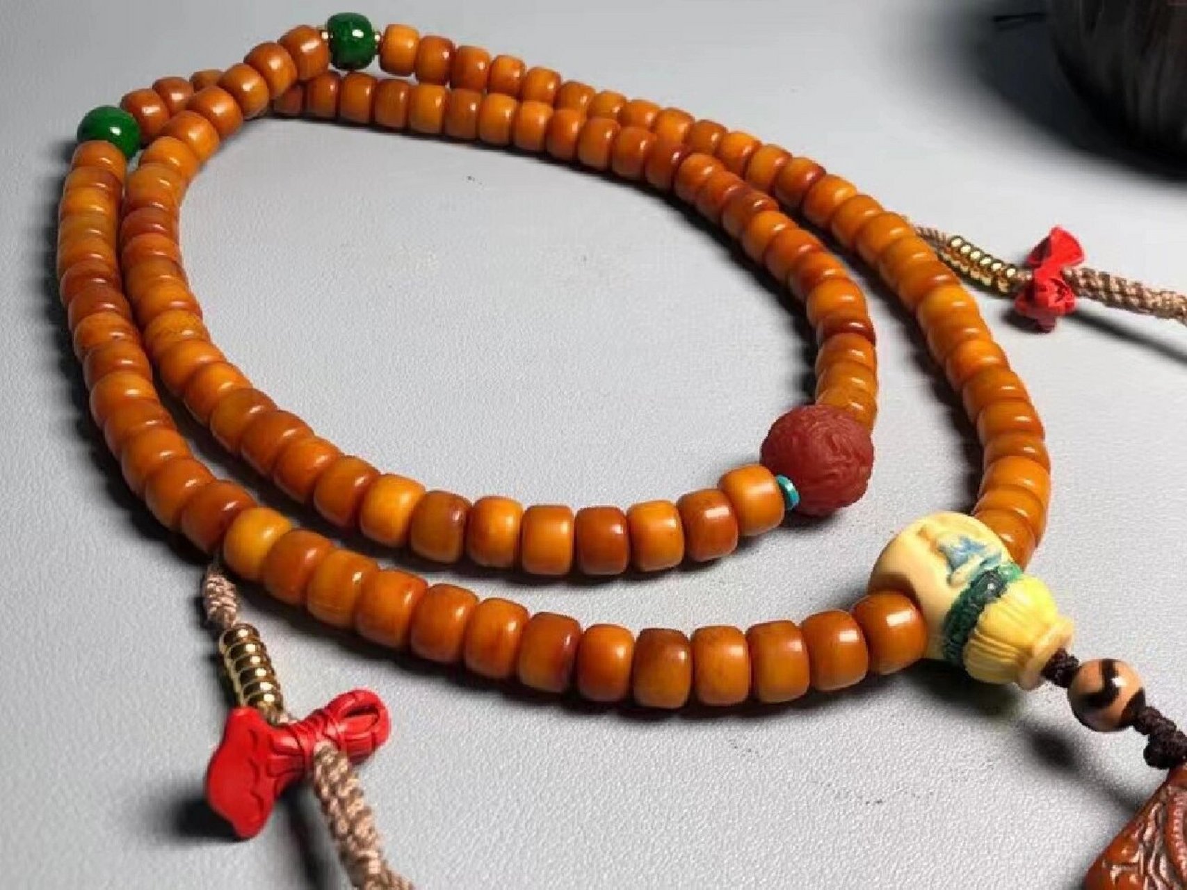 回流—藏区老豹骨108颗佛珠长链,9*7mm桶珠 风化纹明显,已有岁月痕迹