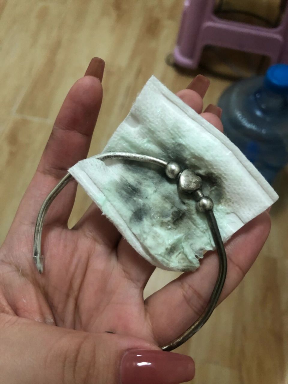 银镯子发黑氧化在家清洗方法 银镯子发黑氧化在家简便