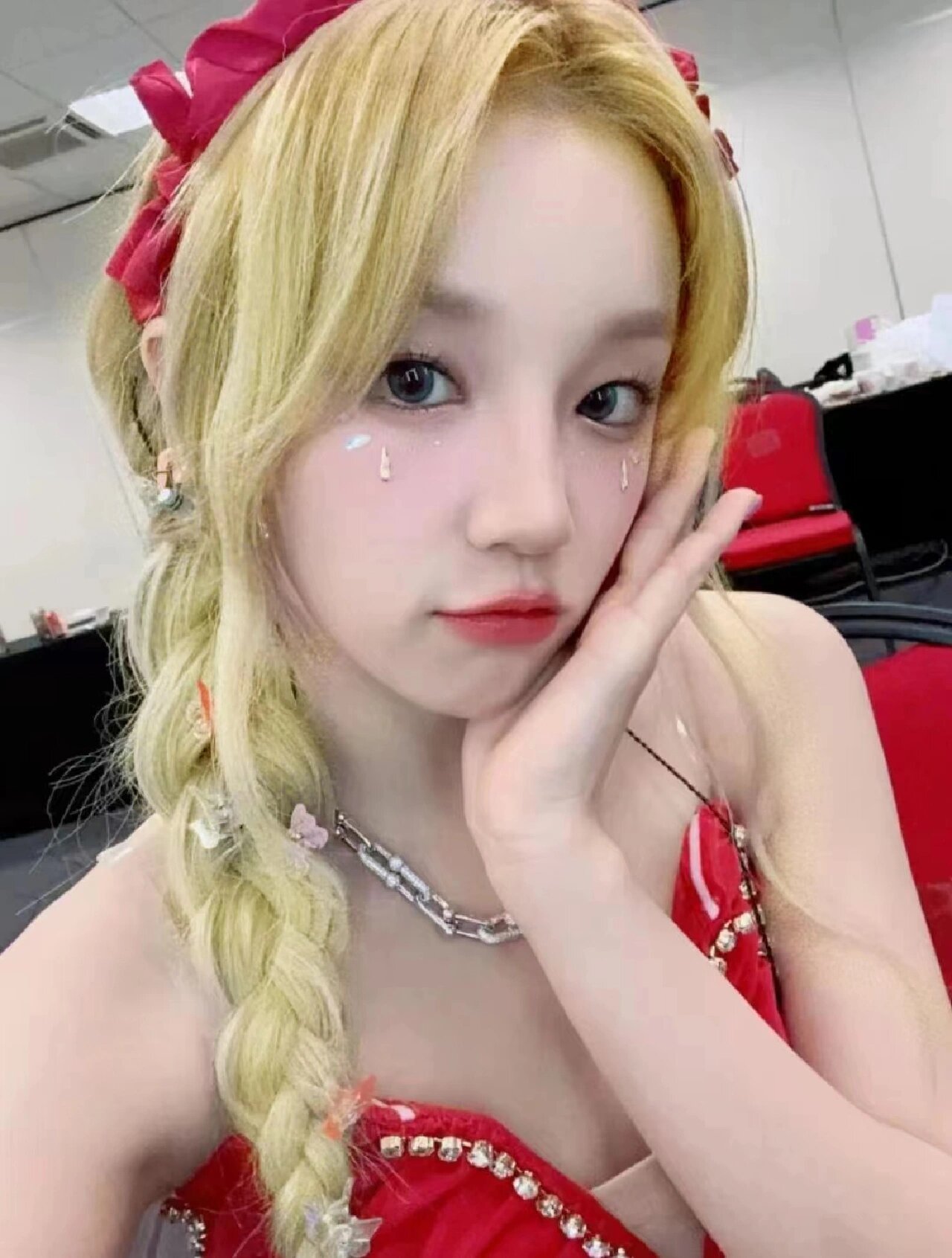 宋雨琦淡黃色染发 如果要自已選擇名星圖片的話要私信发給我