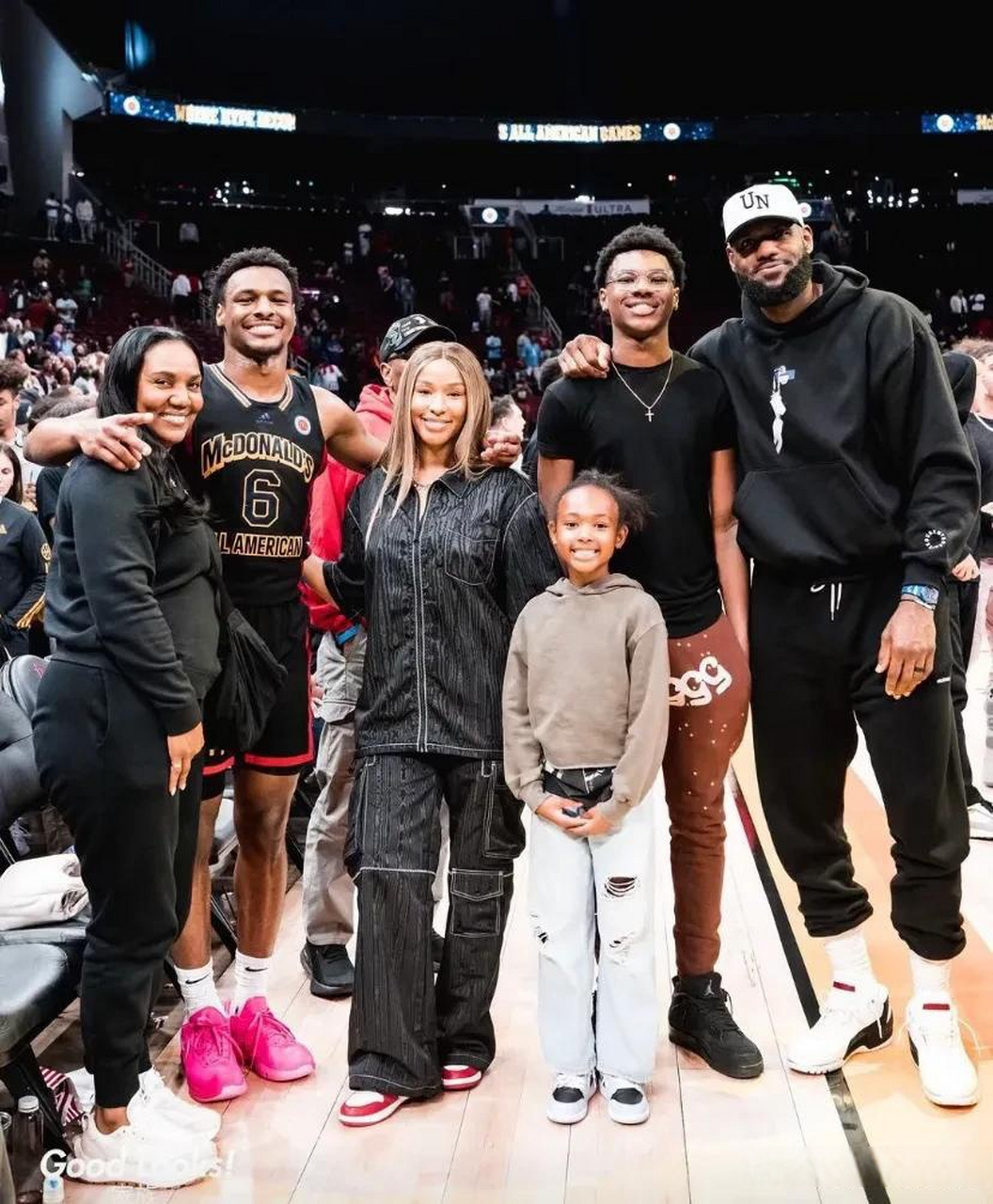 曝詹姆斯之子布朗尼在球场心脏骤停  nba  篮球