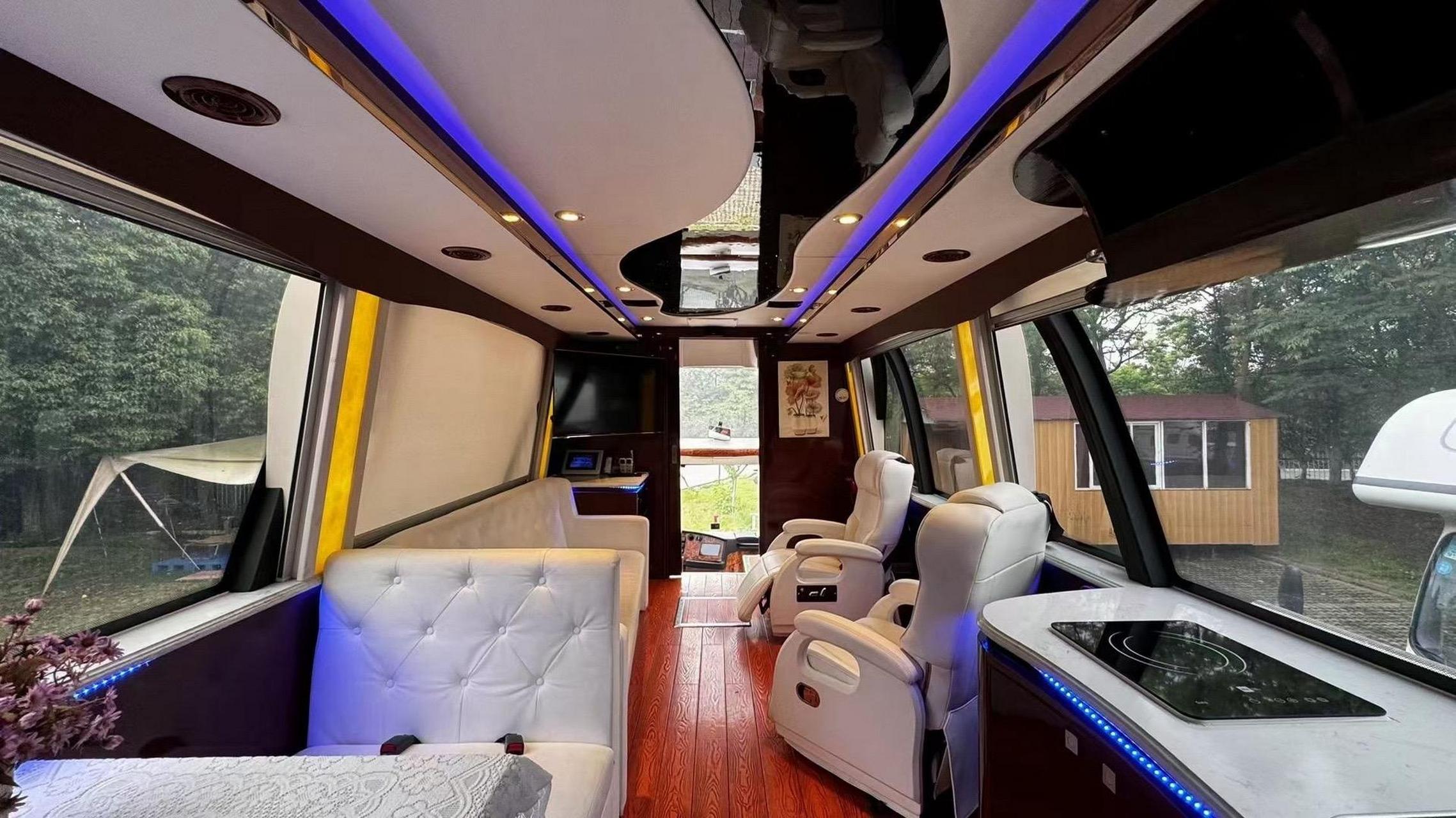 德国尼奥普兰大巴 88万  a型大巴房车 9座 豪华至极  整车仿红木家具