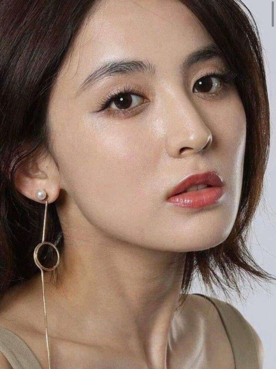 娜扎的颜真的是太能打了,无美颜无滤镜的情况下,有几个艺人的状态能比