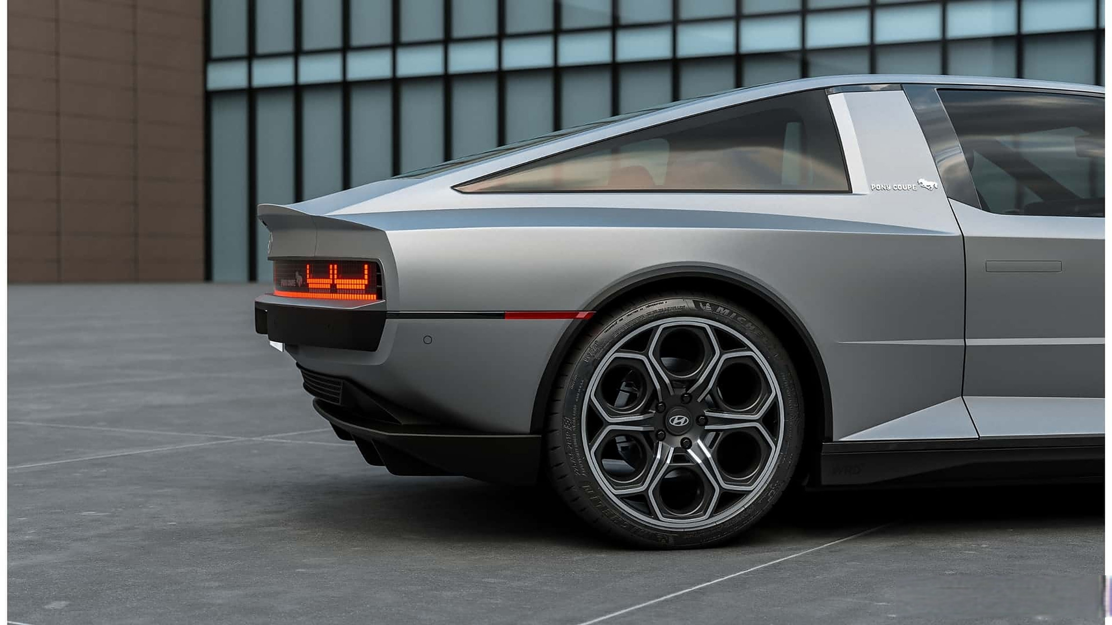 07070740年前,现代汽车在都灵车展上展出了一台名为pony coupe