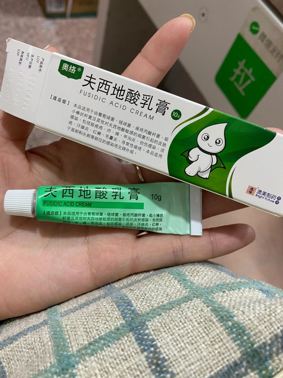 夫西地酸乳膏 姐妹们如果脸上 身上 脖子上 长痘痘一定要去医院就医