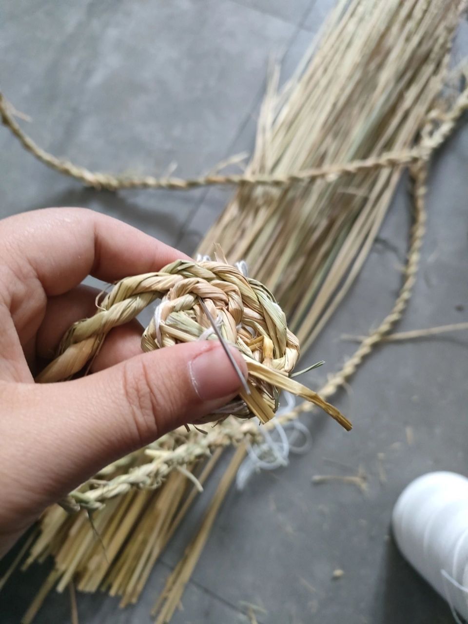 自制兔子草窝 手工人不需要买兔子窝,第一次做兔子窝就成功啦!