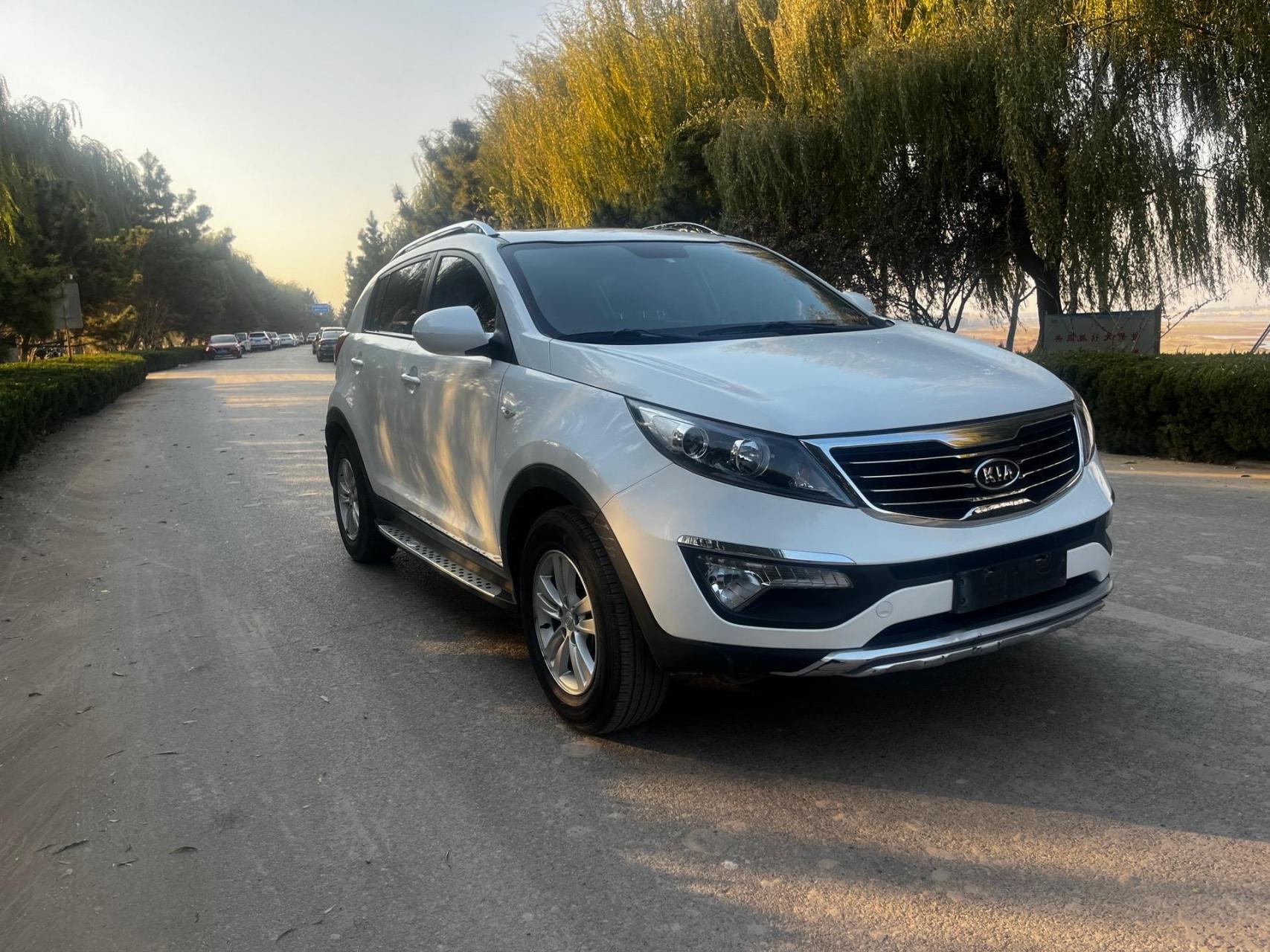 13年起亚智跑,2.0自动档,带大屏带天窗,本地个人一手车,实表10万公里.