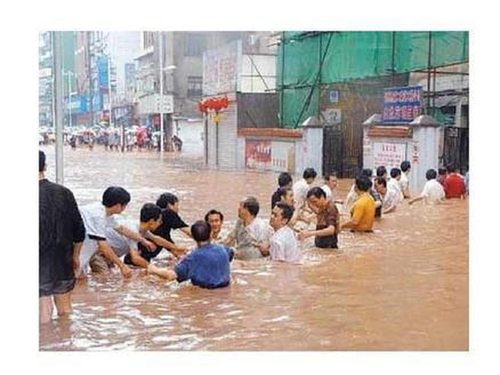 河北省近期的洪灾造成29人死亡和16人失踪.