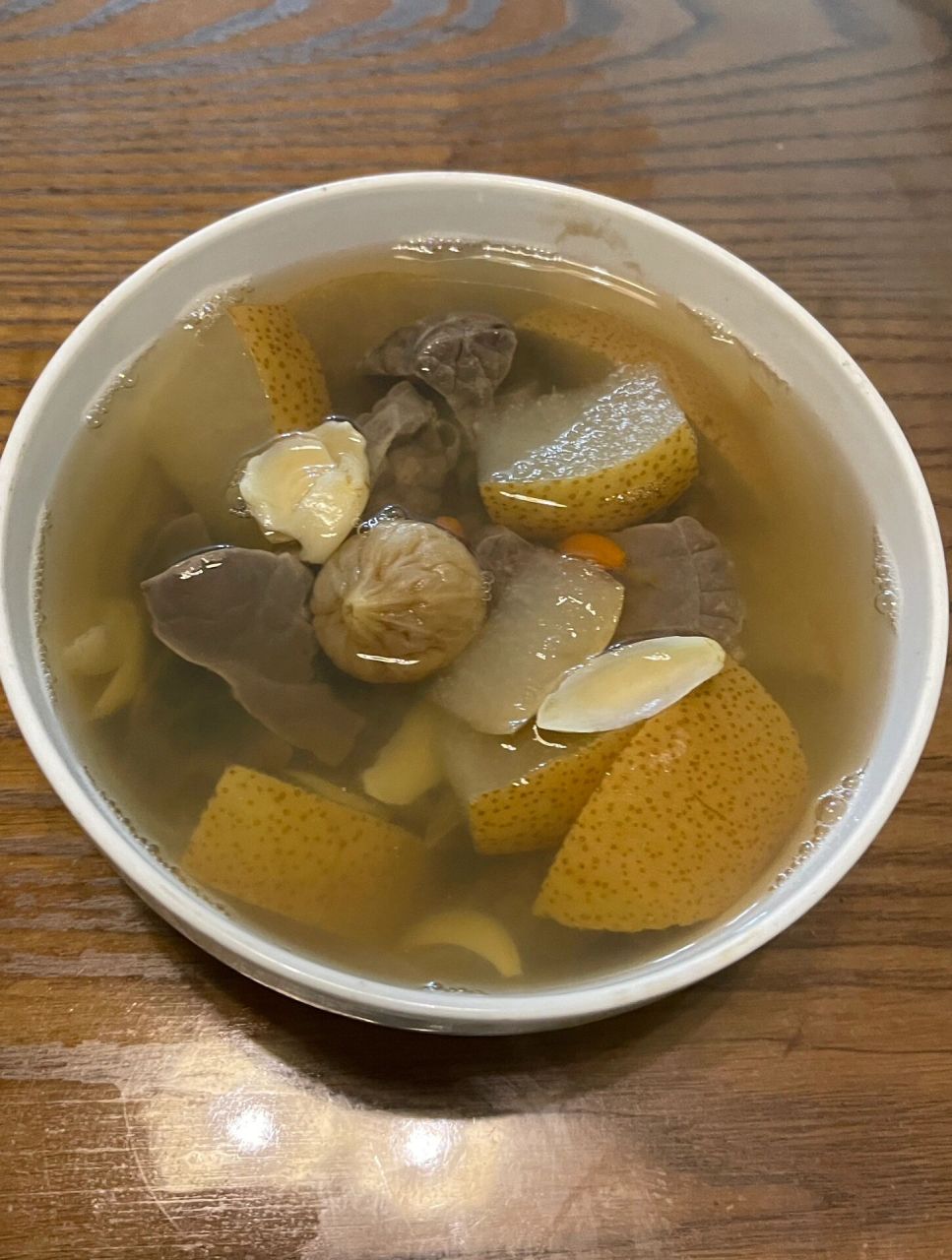 养肺61雪梨猪肺汤 材料:雪梨一只,猪肺一个,无花果4,5个,百合20克