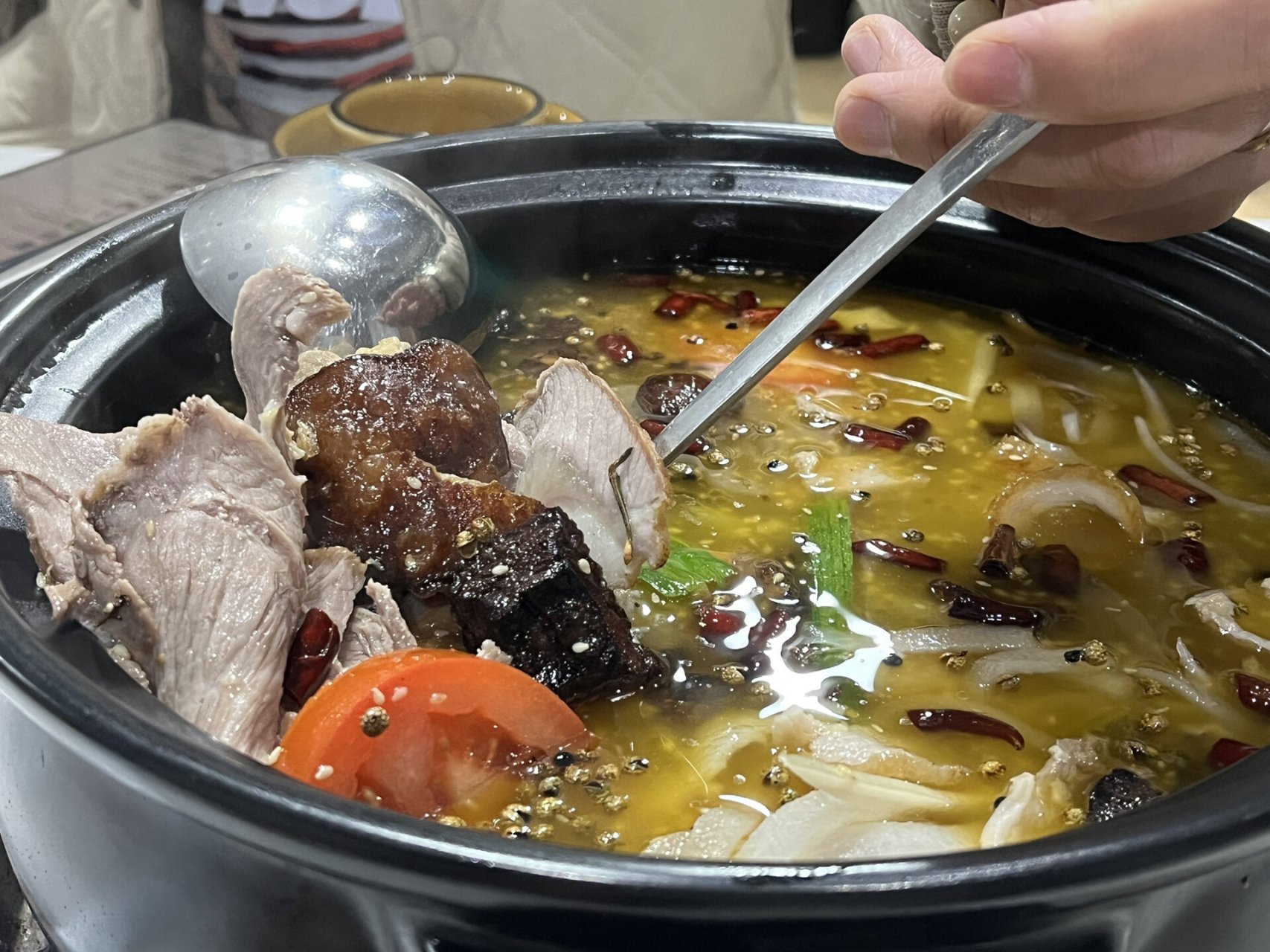 蒙自超好吃的猪脚61 正宗富源酸菜脆皮金猪脚 地点蒙自昭忠路红惠园
