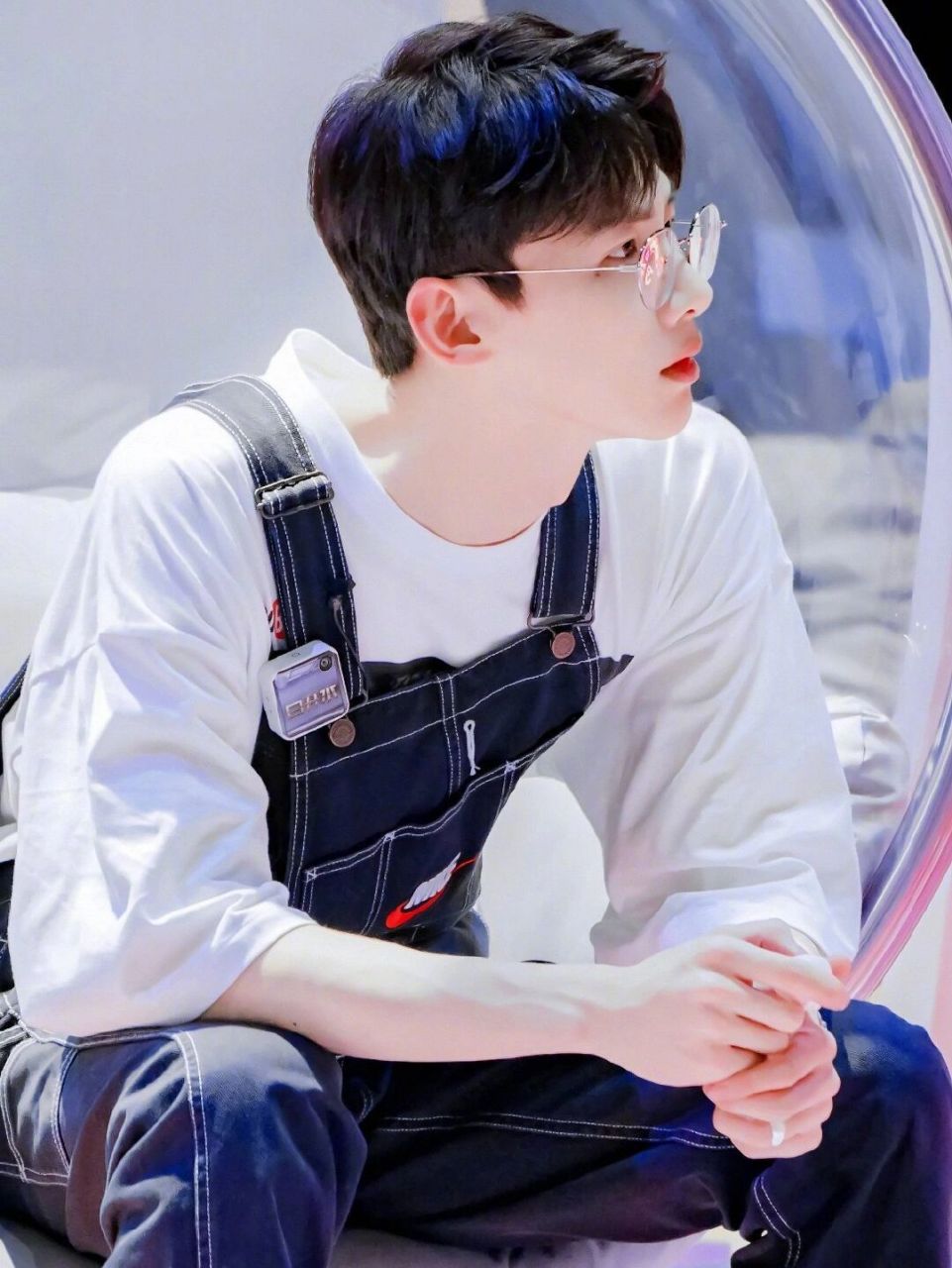 白敬亭,1993年10月15日出生于北京市怀柔区,中国内地影视男演员,毕业