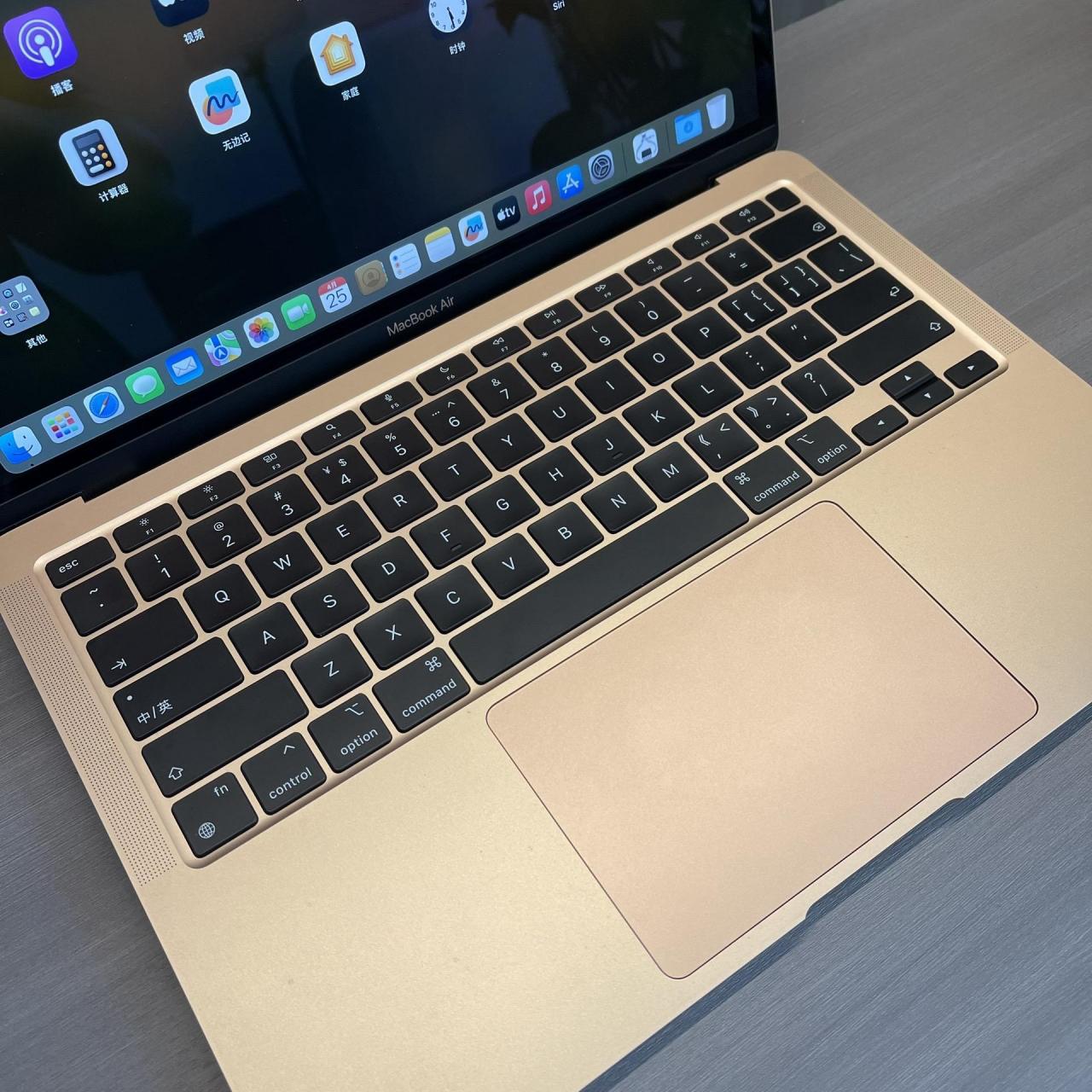 2020款macbookair m1芯片.