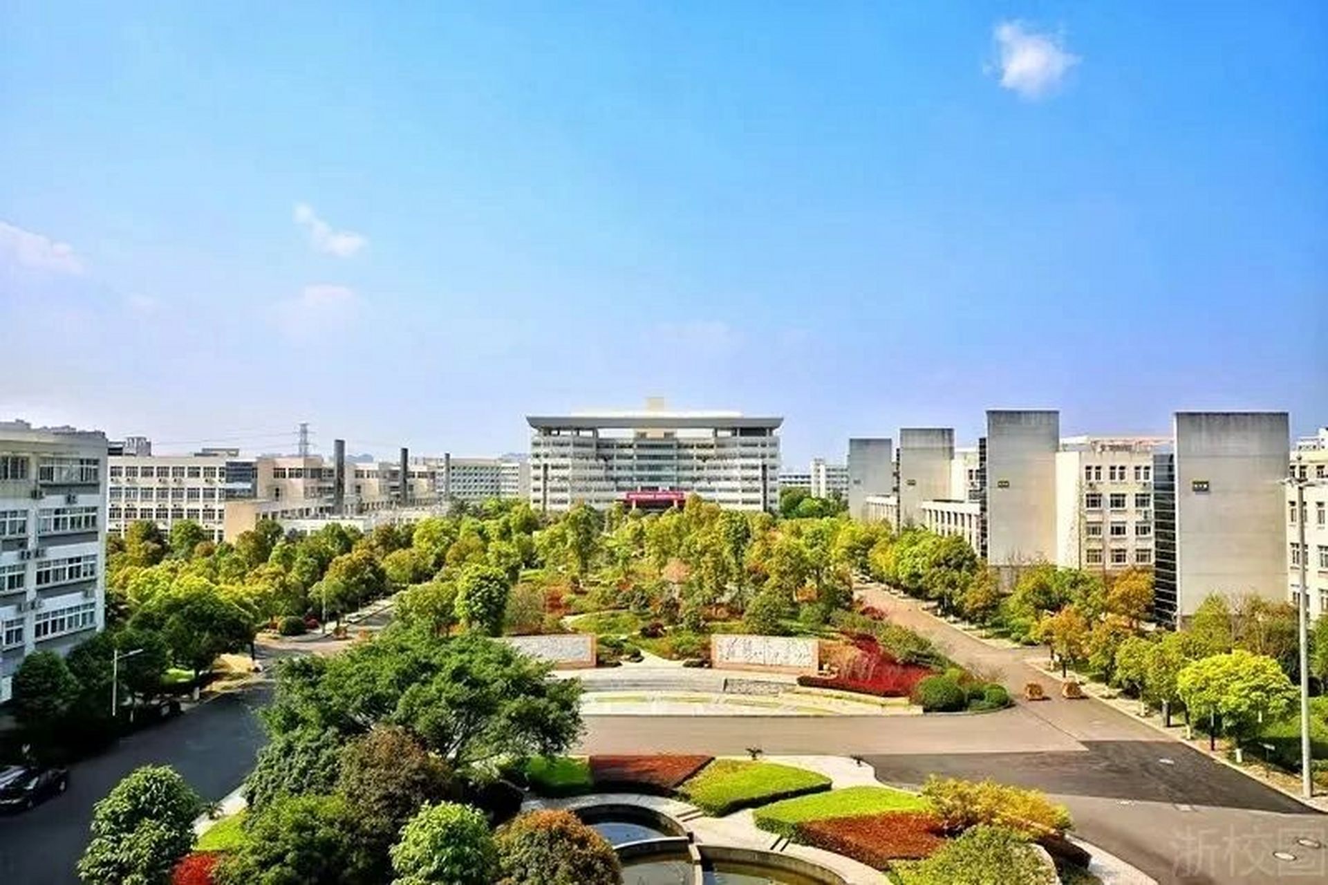 温州职业技术学院简介 温州职业技术学院,位于浙江温州,学校由温州市