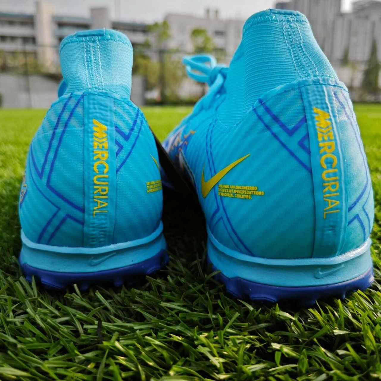 姆巴佩专属配色球鞋 nike刺客15高帮中端tf(姆巴佩专属) 天蓝色鞋身和