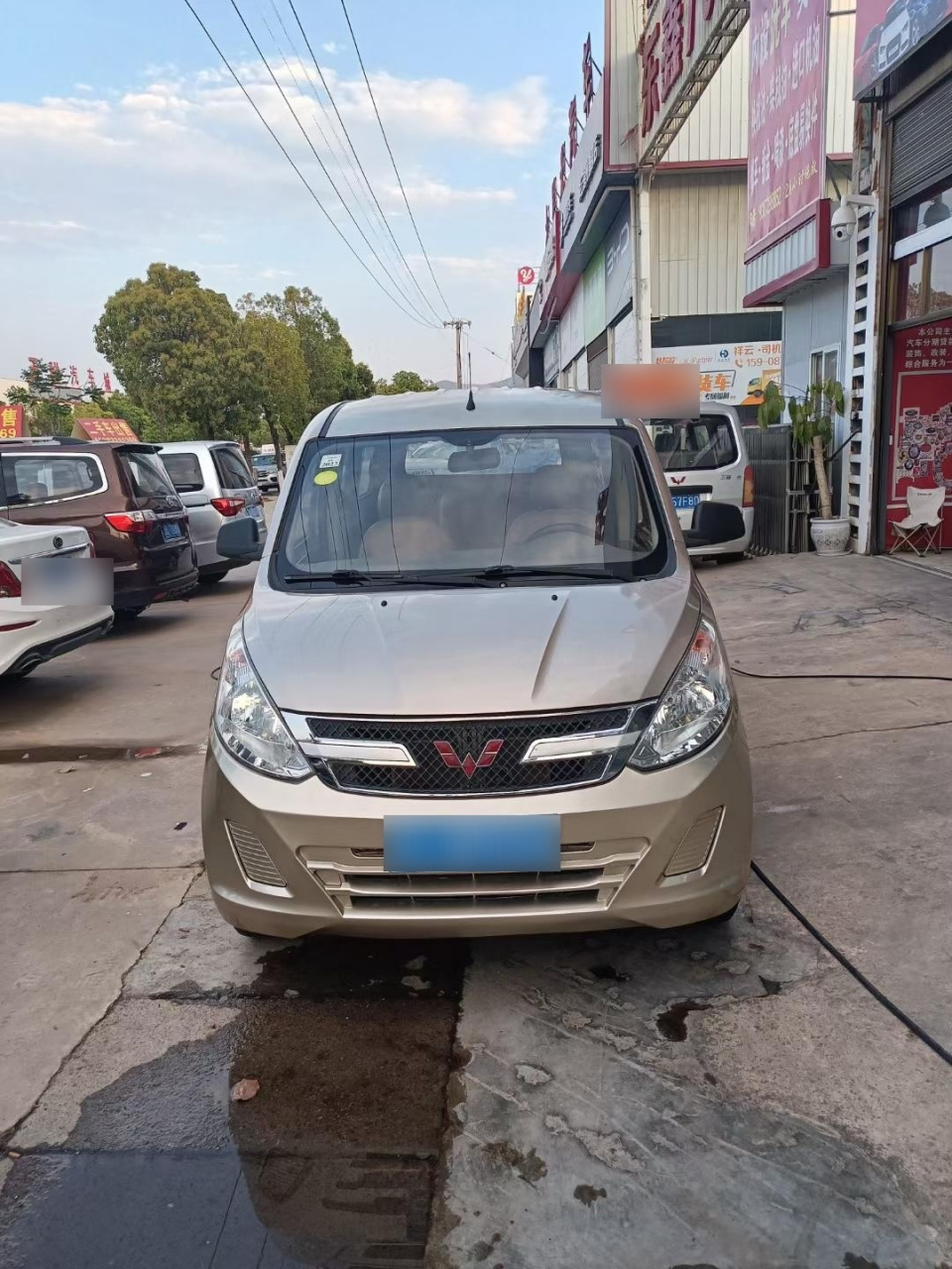 拿下15年五菱宏光v,1.5排量,车况精品,一万几包过户