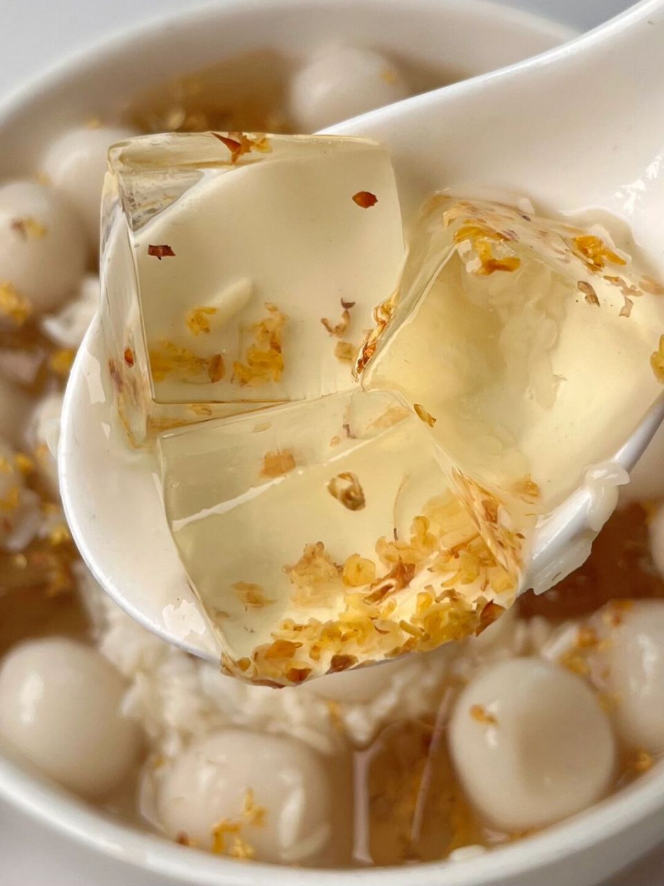 姐妹们,这个桂花酒酿冰粉真的好吃到哭01了!