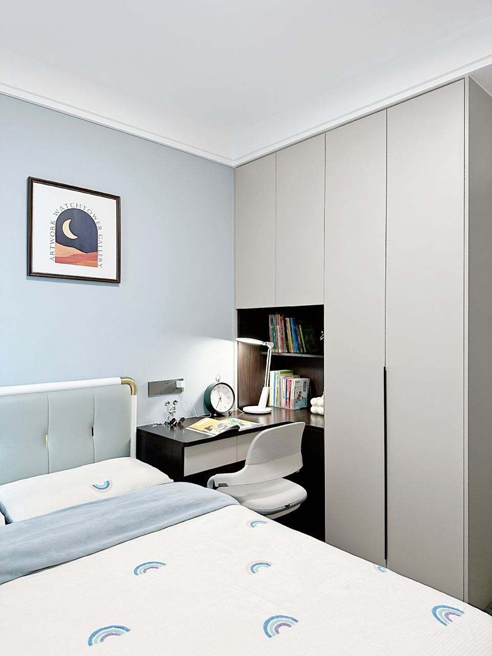 儿童房转角书桌衣柜不输榻榻米,附设计图6015 我家儿童房比较小