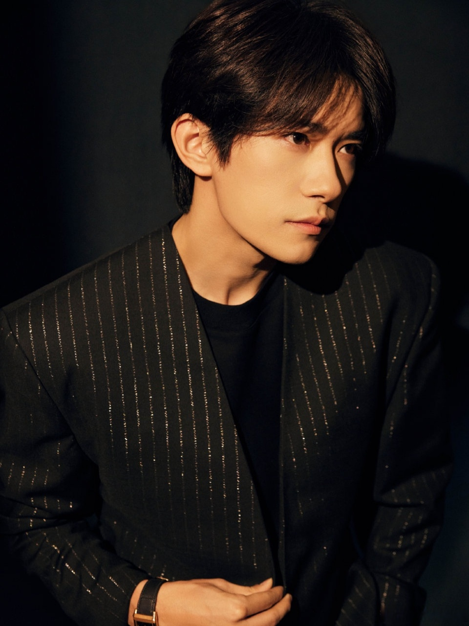 易烊千玺竖纹西装#,大家喜欢的电影人,电影频道形象大使.