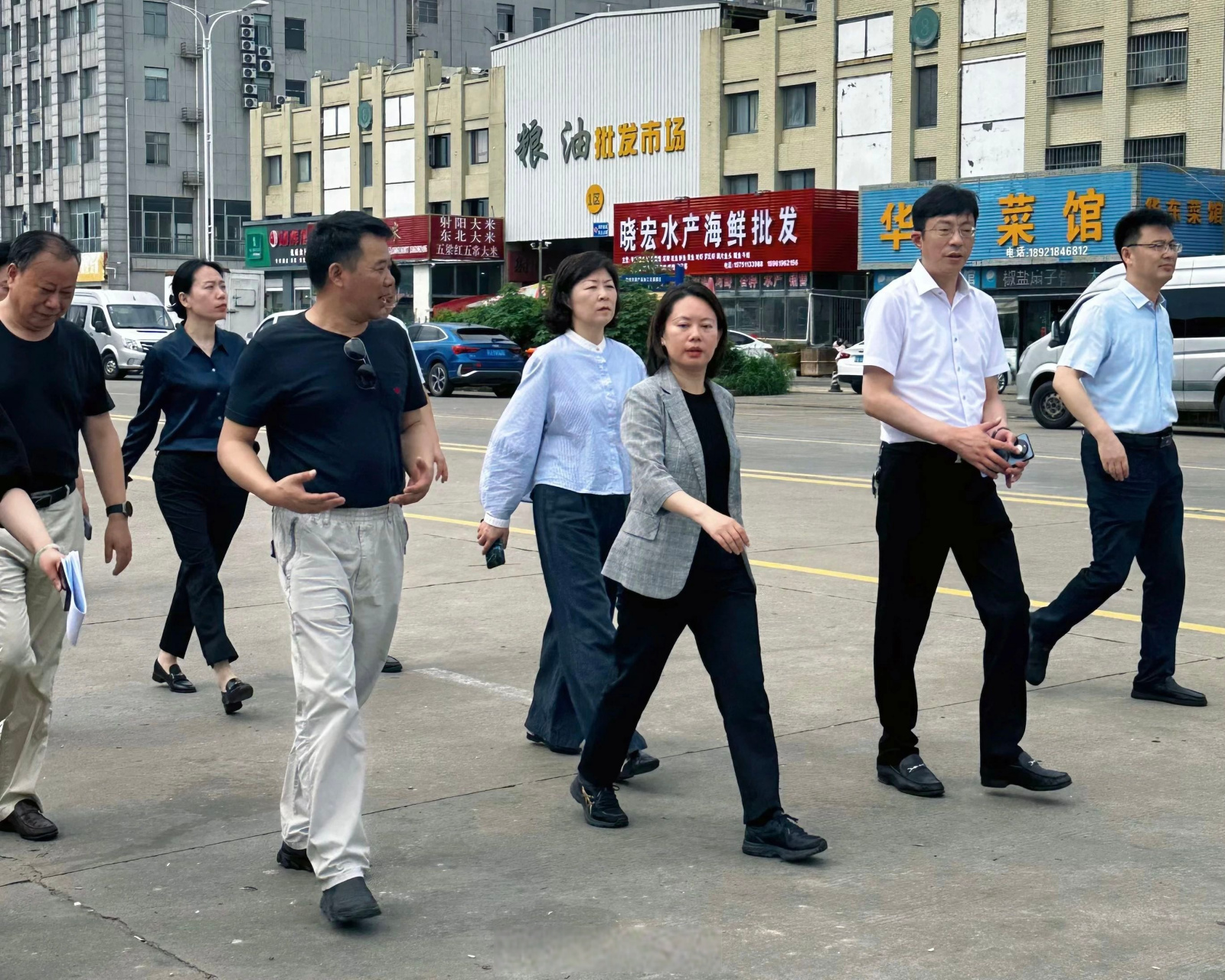 盐城# 【王娟副市长赴盐城华东批发市场调研】7月20日,副市长王觋