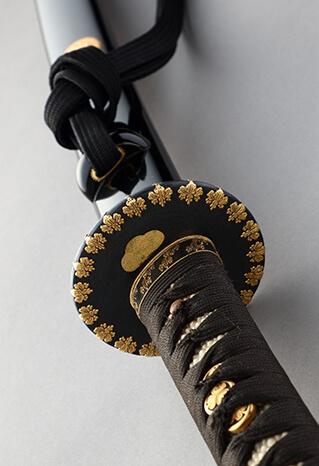 日本精美刀装之打刀拵,胁差拵,并称为"黑蜡色涂葵纹散金莳绘大小拵"