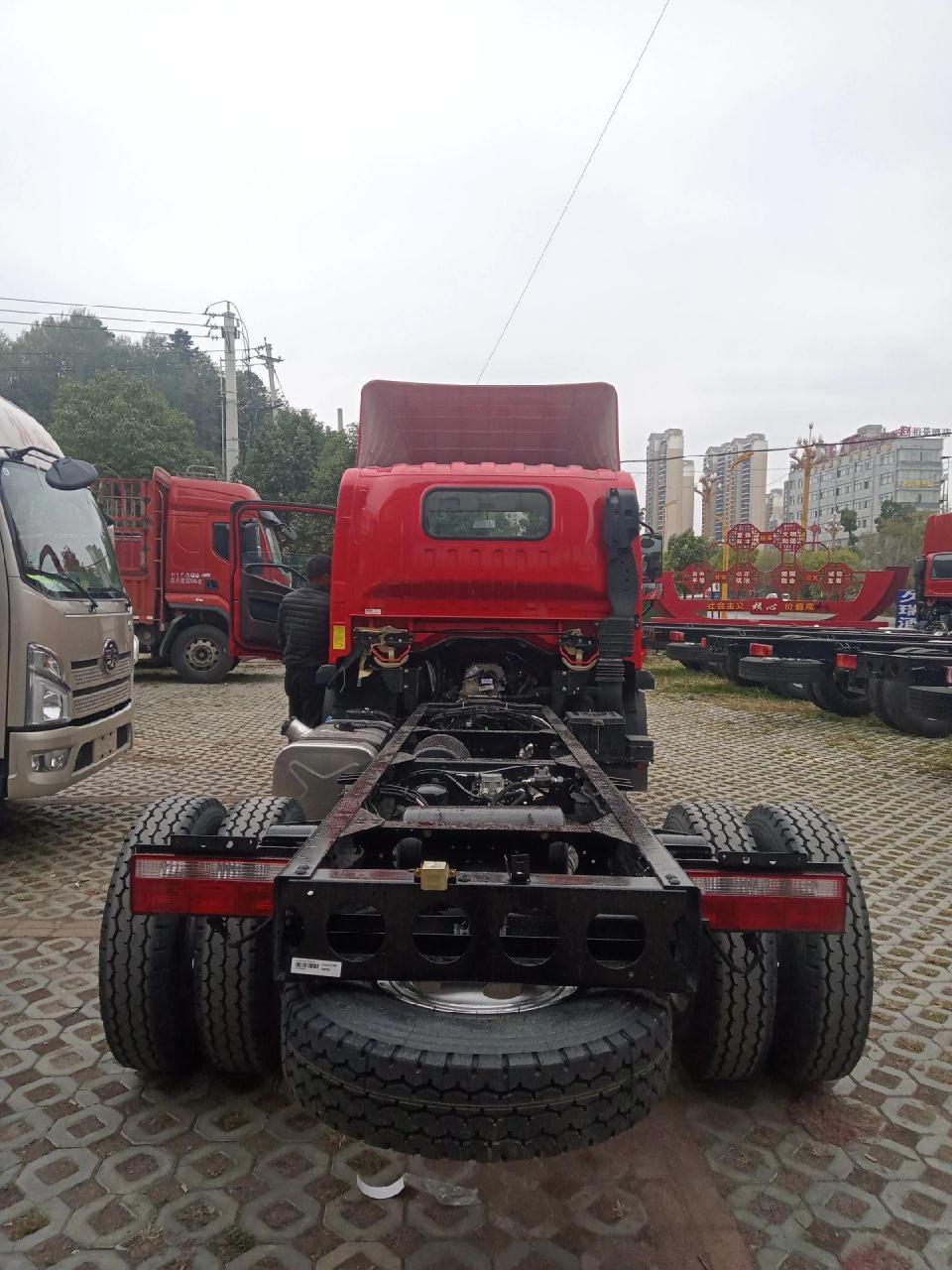 新到一台解放虎vh170马力,法士特8档带同步器,8吨后桥.包拉13吨.