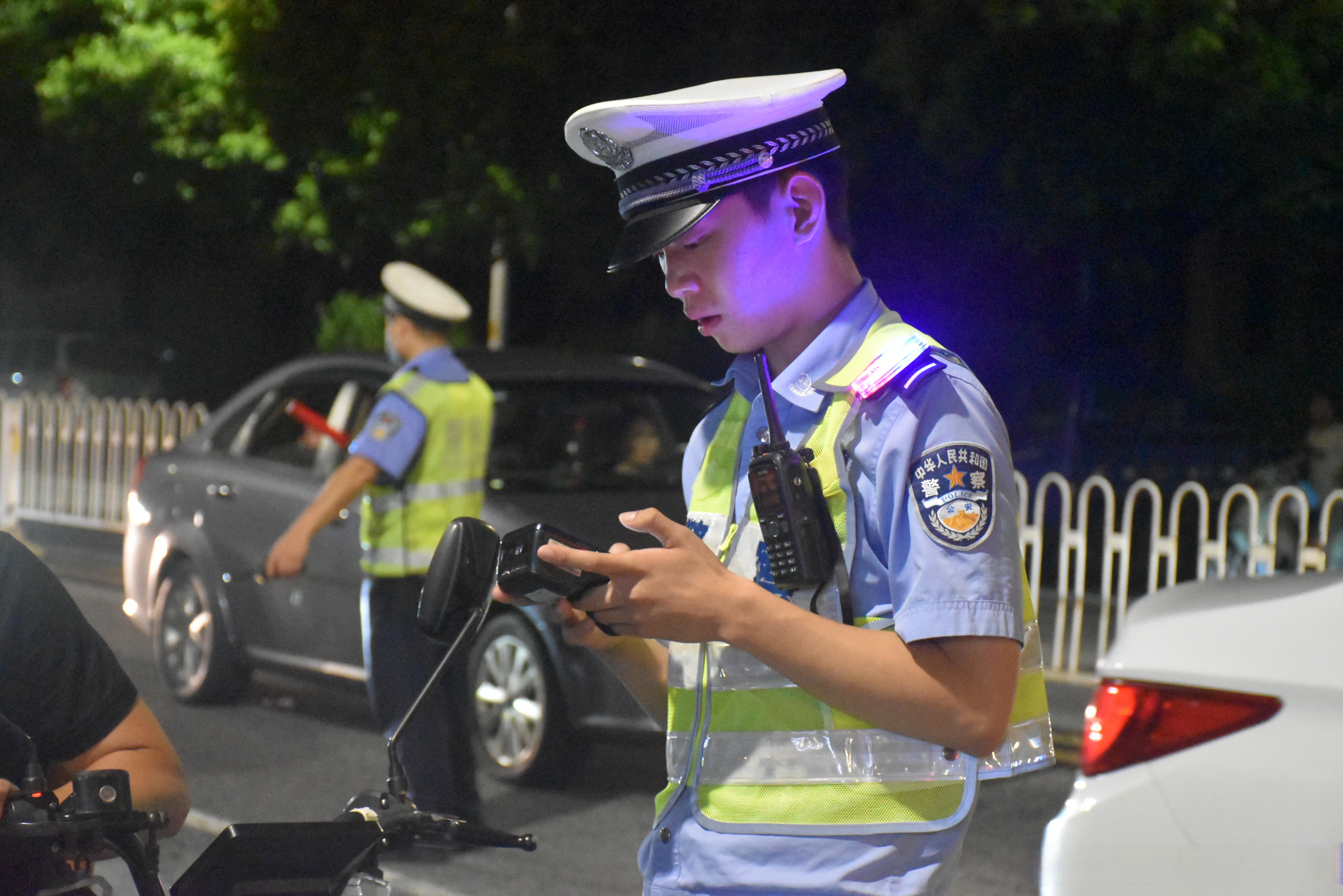 警察开车图片图片