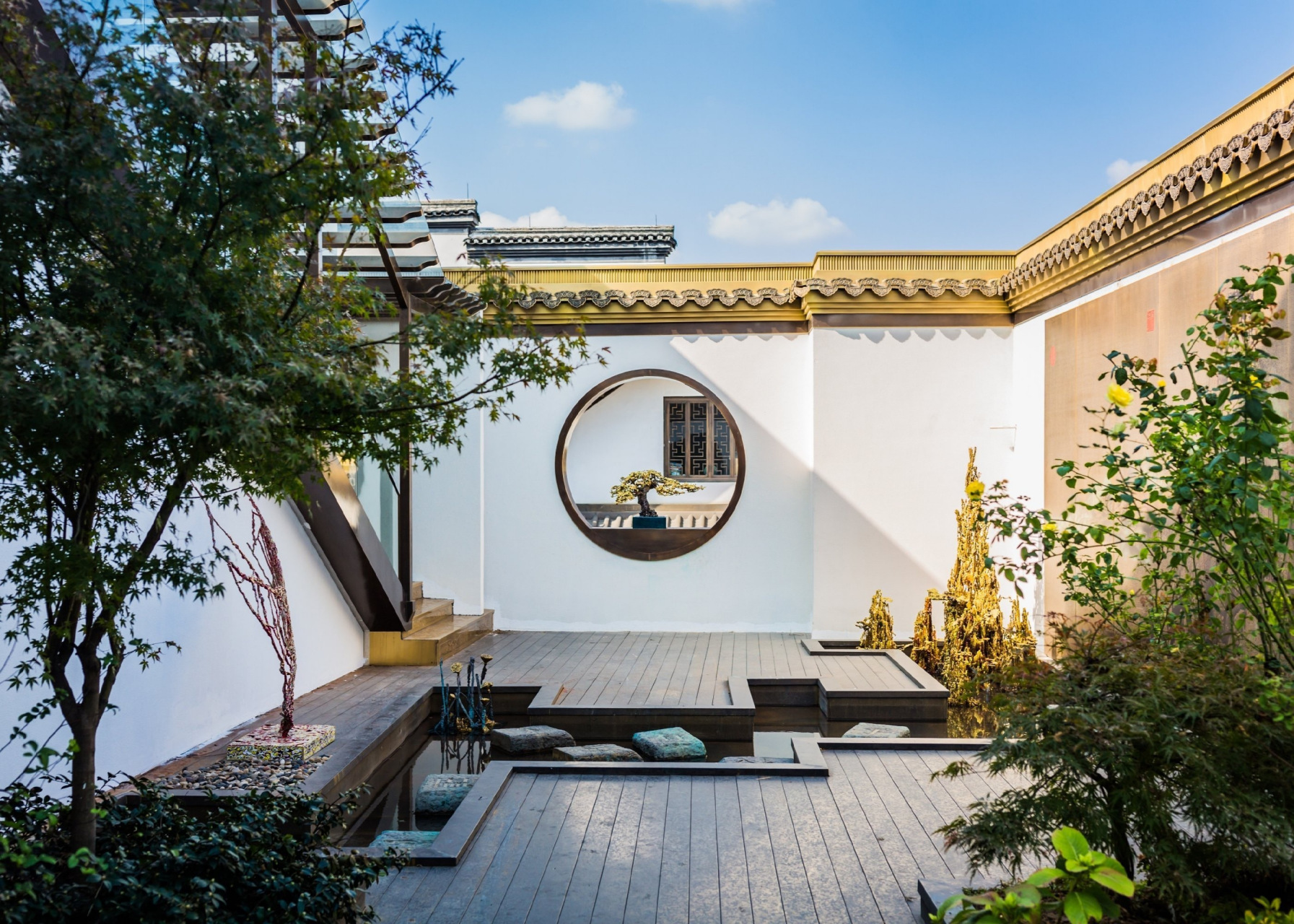 铜雕的天堂】 - 这座坐落在杭州西湖边的民居,是一个铜雕的天堂,仿照