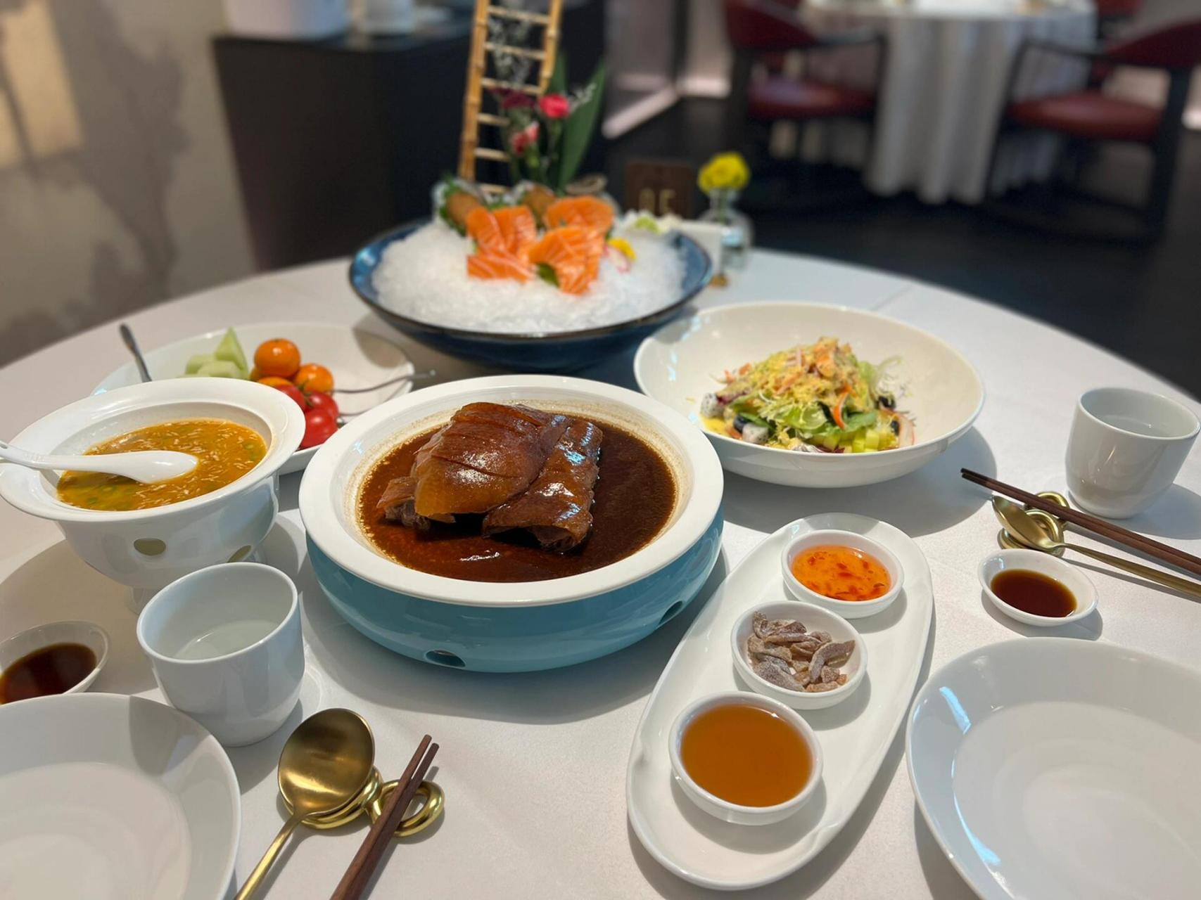 石家庄探店|锦色·烧鹅·海鲜 06 每次路过看到亮起的灯牌 就觉得这