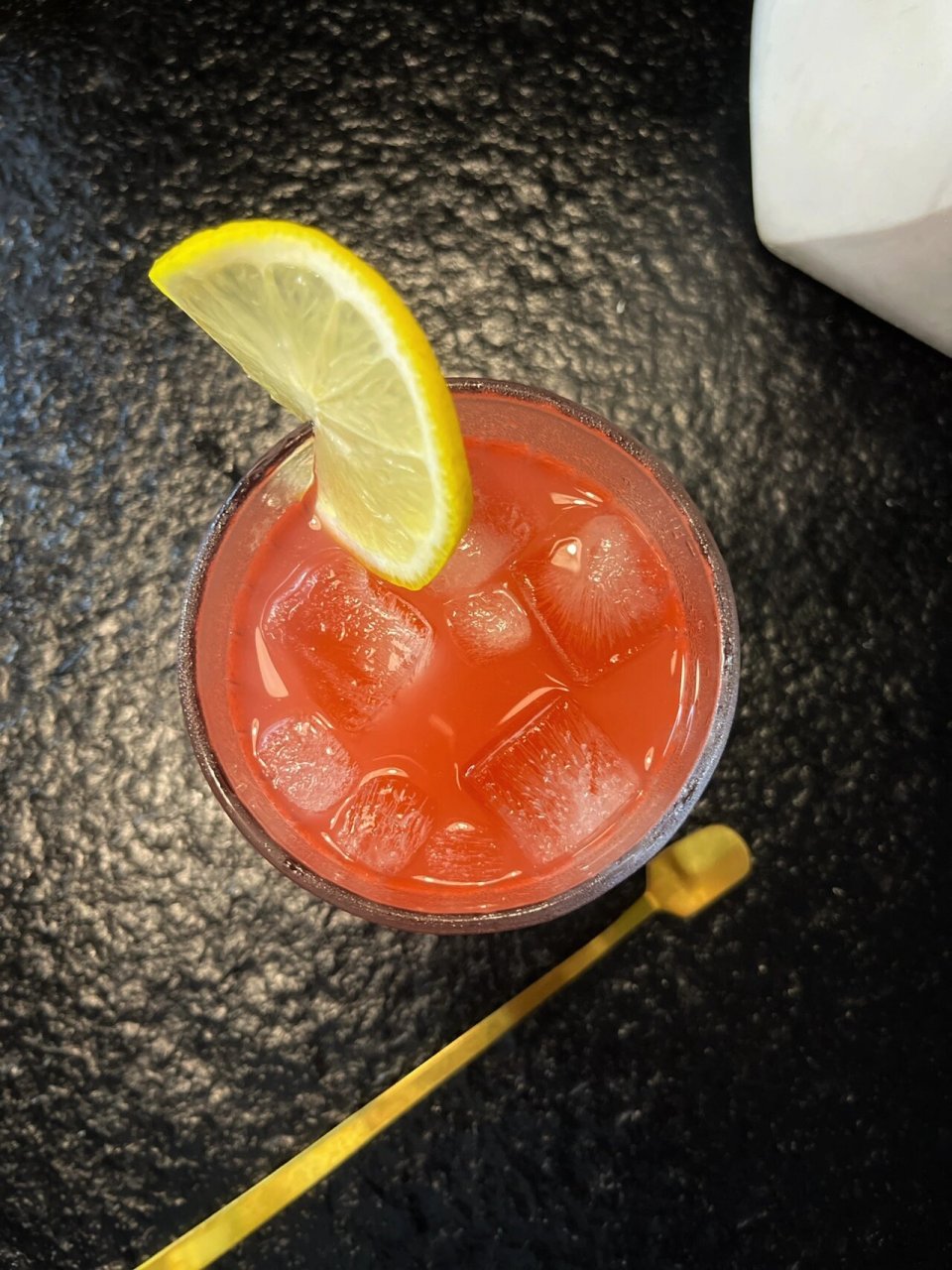 龙舌兰日落93是以龙舌兰为基酒,龙舌兰酒也是"特基拉酒",是墨西哥