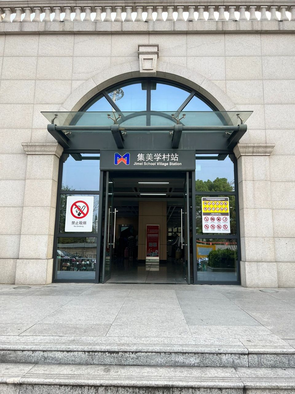 厦门地铁1号线集美学村站行李寄存 这个行李寄存太人性化了,简直是