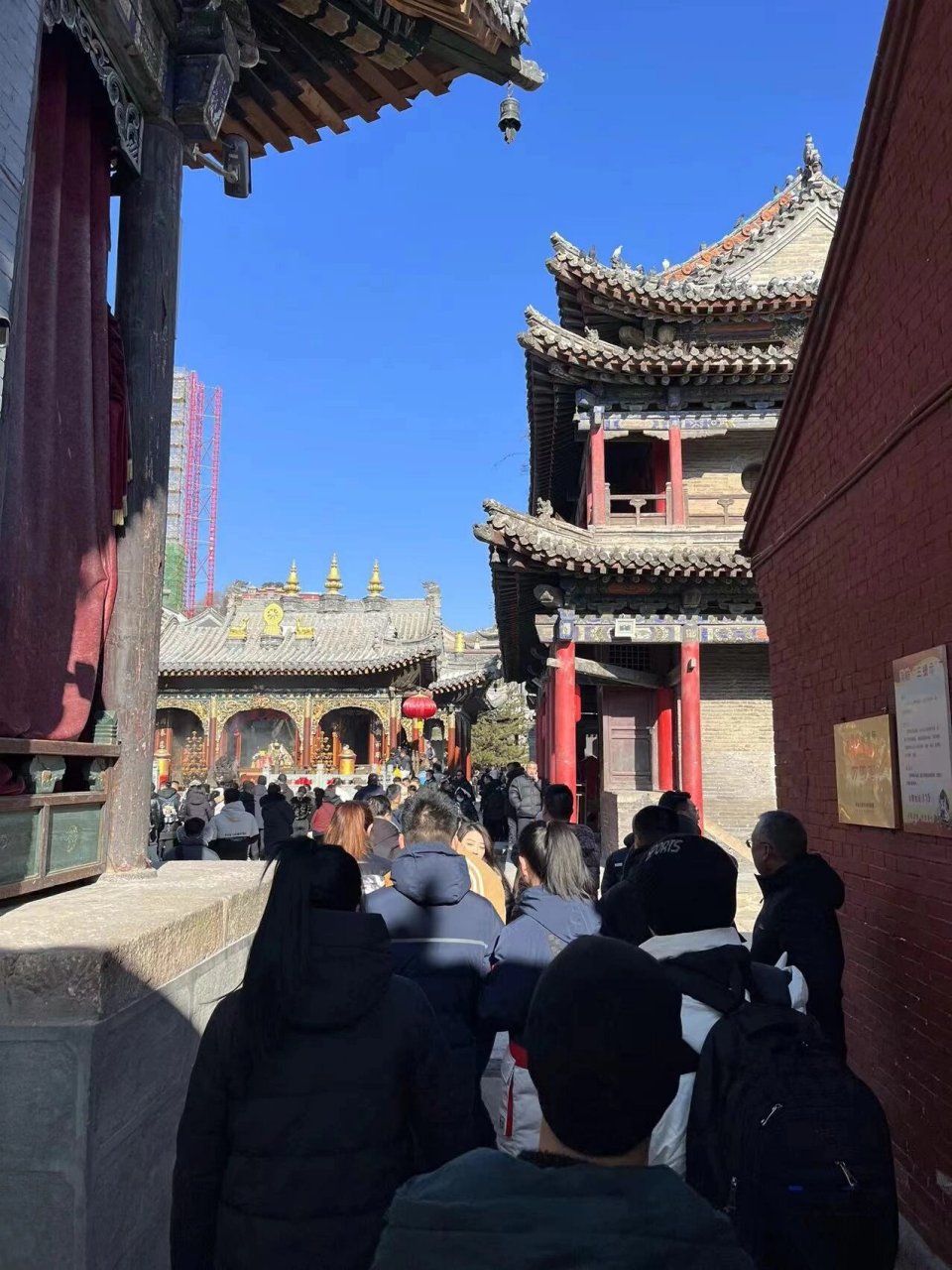 爷庙—文殊菩萨殿—显通寺—大圆照寺—菩萨顶—十方堂 	 去了五台山