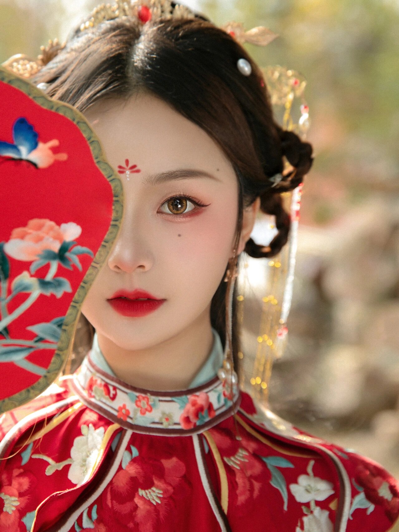 可能是今年设计最成功的汉服造型阜阳新娘妆 这款超好看的汉服嫁衣