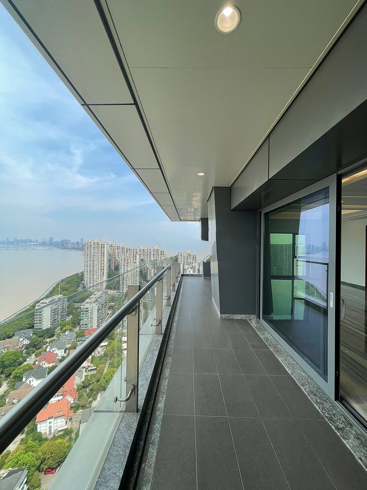 银杏汇 | 385㎡江景 德圣·银杏汇 | 385㎡ 东边套,一线江景,网红大平