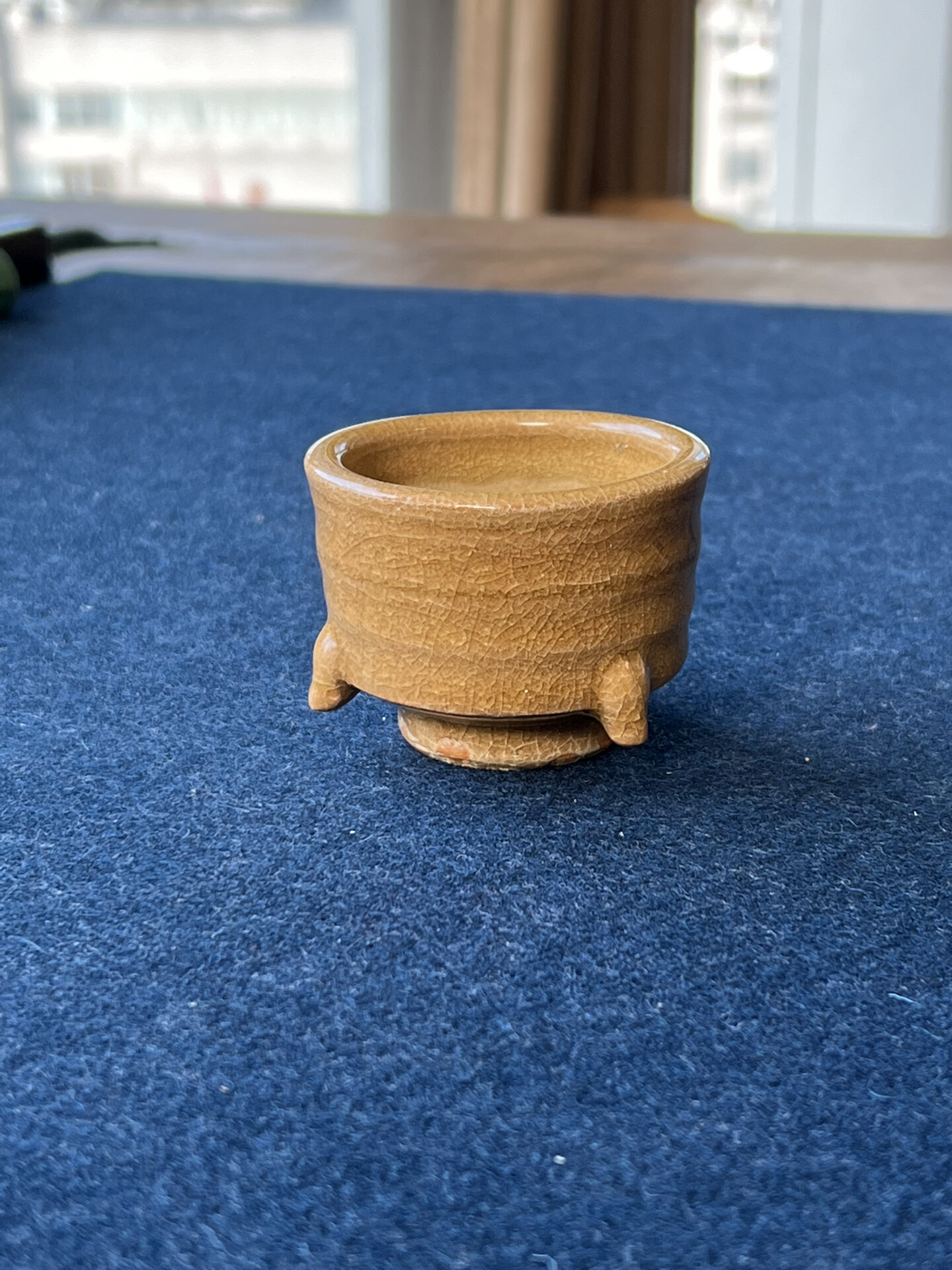 明代龙泉窑焚香小琴炉