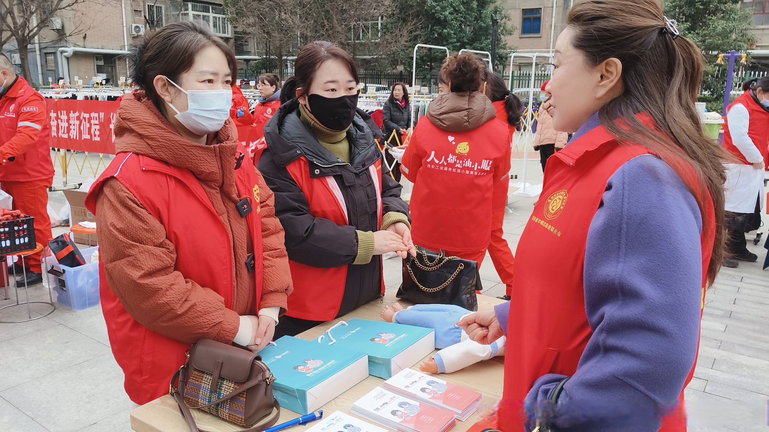 巾帼志愿者在行动
